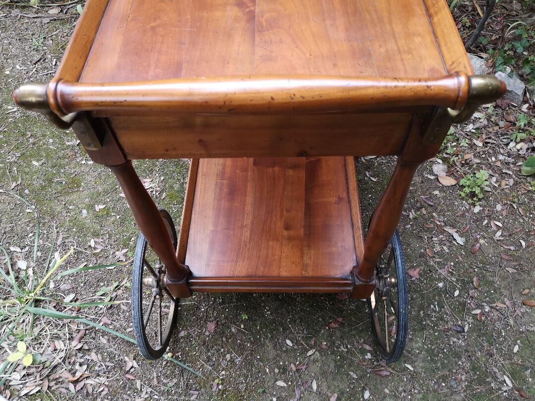 rolling table serving