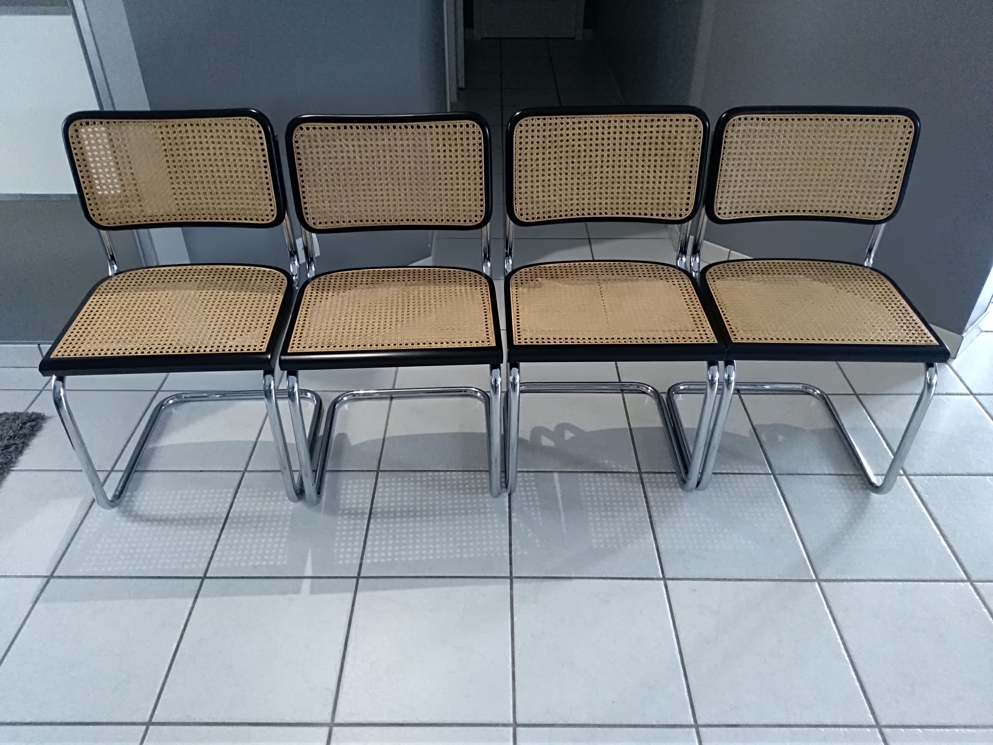 Suite de 4 chaises Cesca B32 par Marcel Breuer 1986