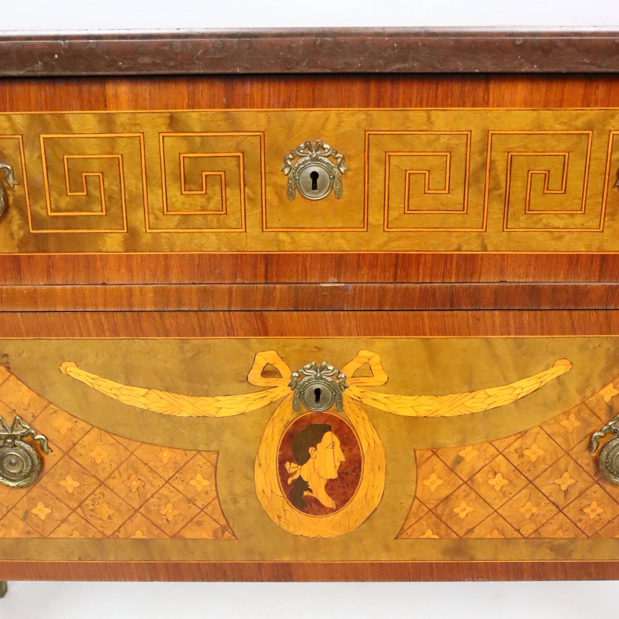 Commode de style Gustavien