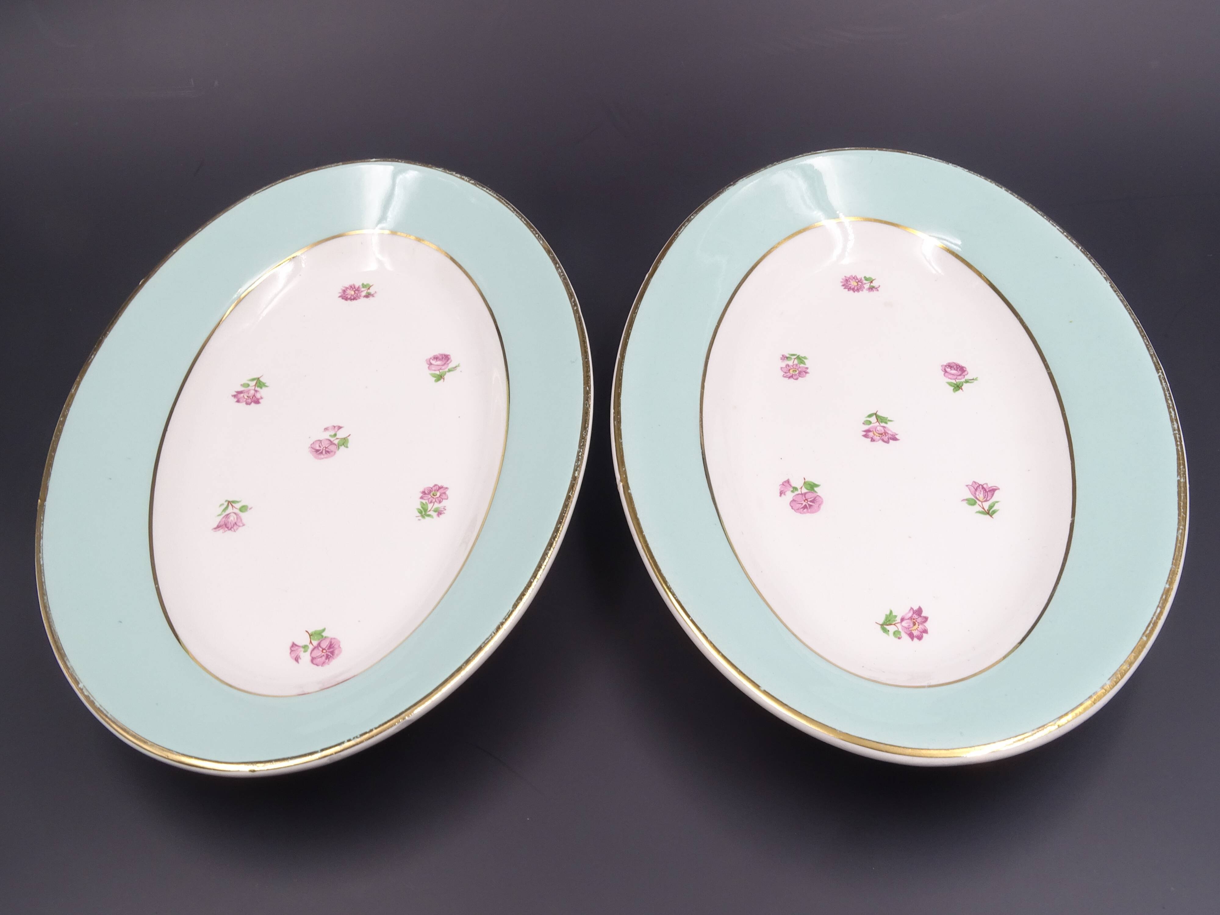 Pair of small cups or opaque porcelain ravines Model Duchess, St Amand Hamage
