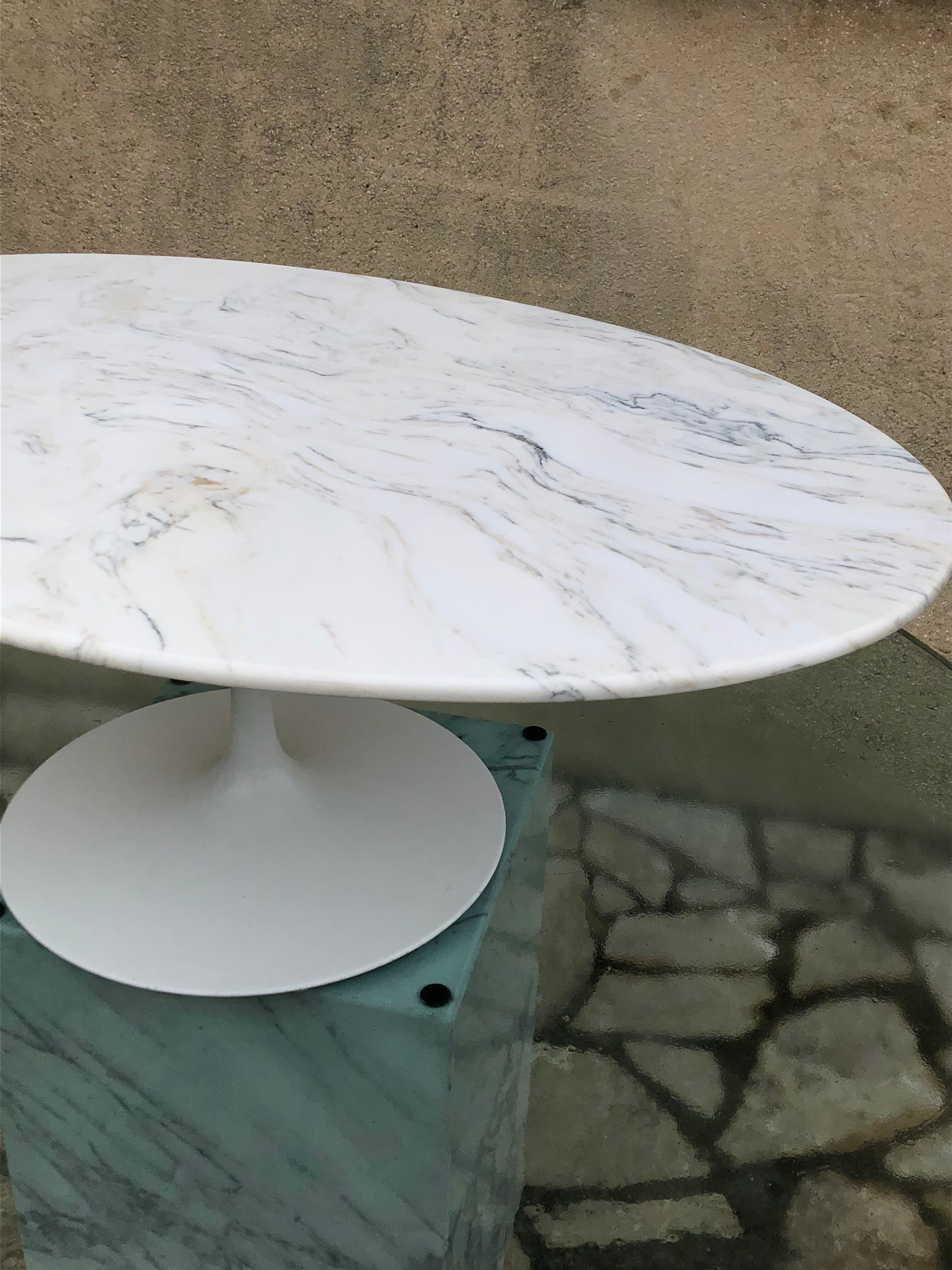 Coffee table design Eero Saarinen, knoll  1960