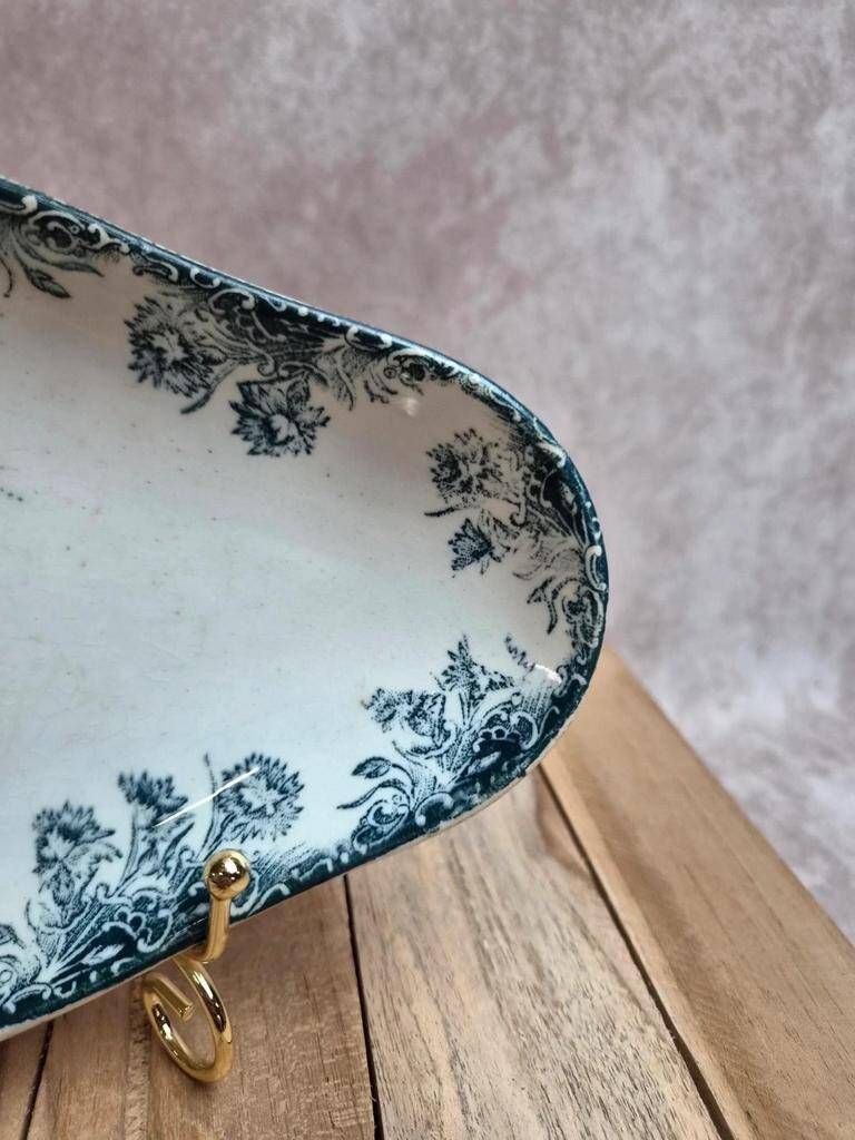 Ravier iron earth Sté Amandinoise – model Eyelets – old blue decoration