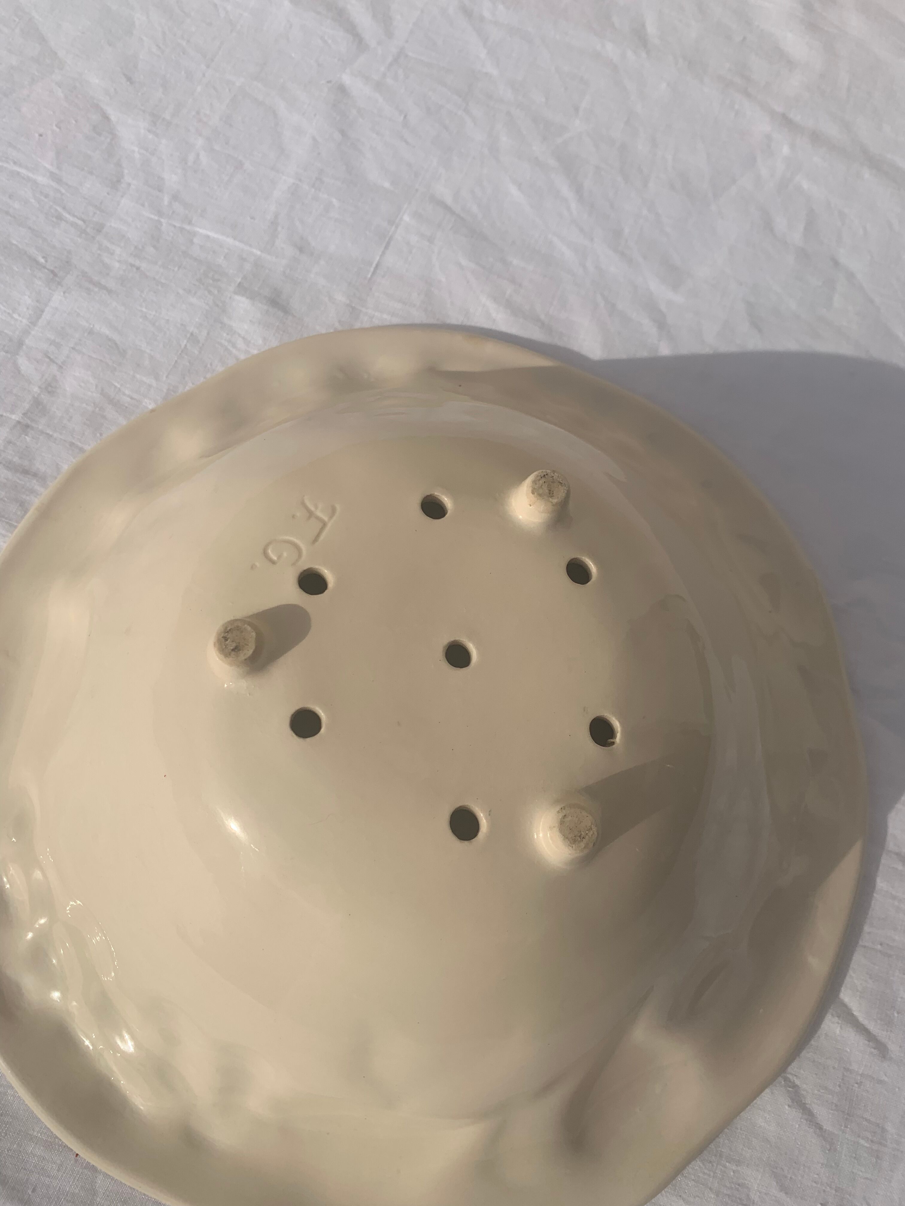 Fruit drainer salad bowl in glazed ceramic slip stamped vintage FG