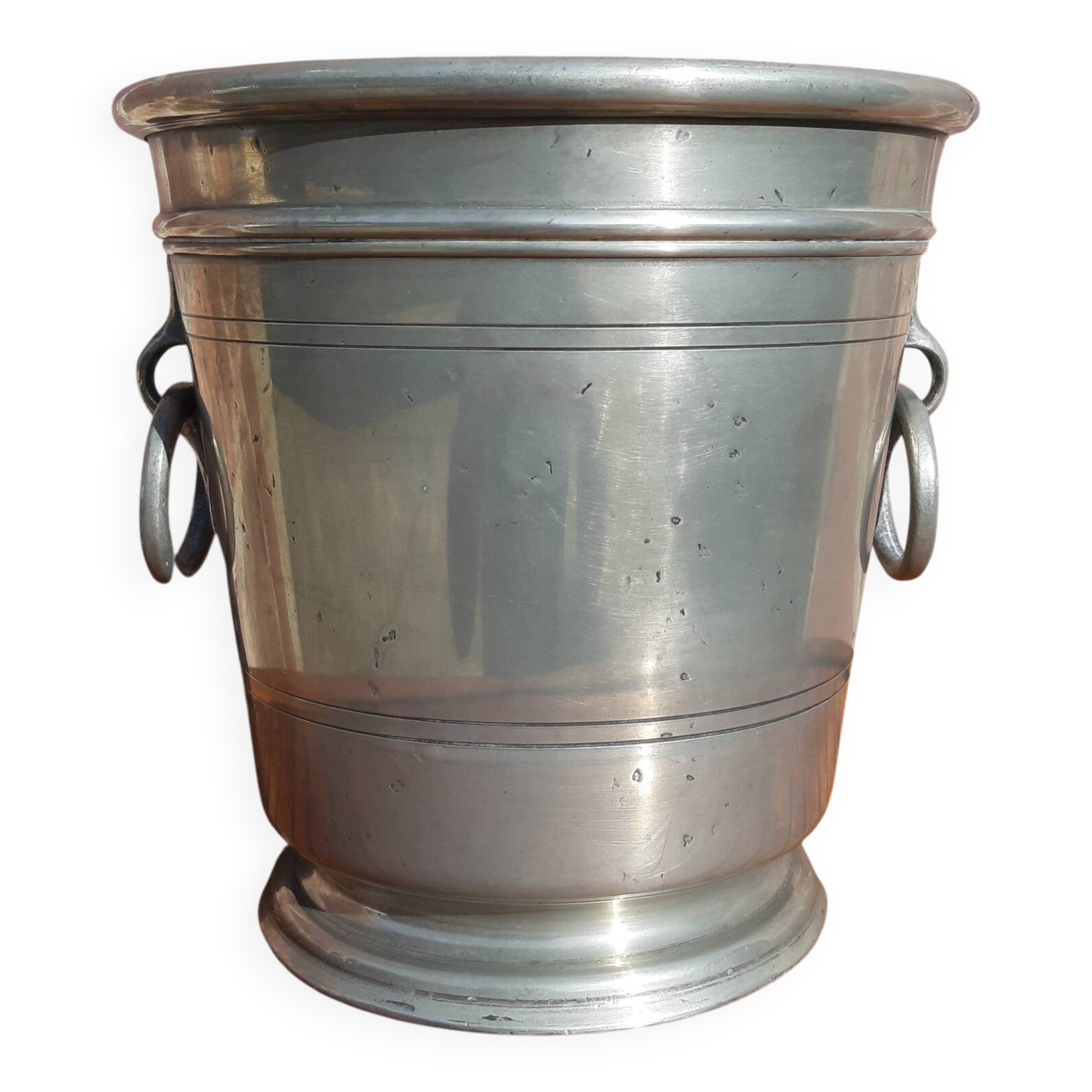 Ice bucket (or champagne bucket)