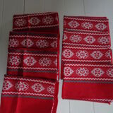 Red tablecloth and 8 napkins