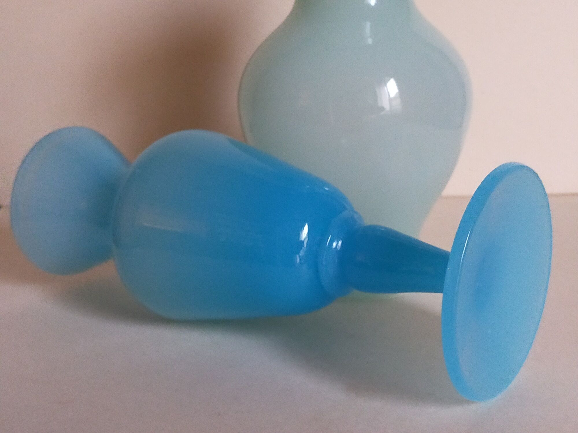 Duo de vases en opaline d'Italie vintages
