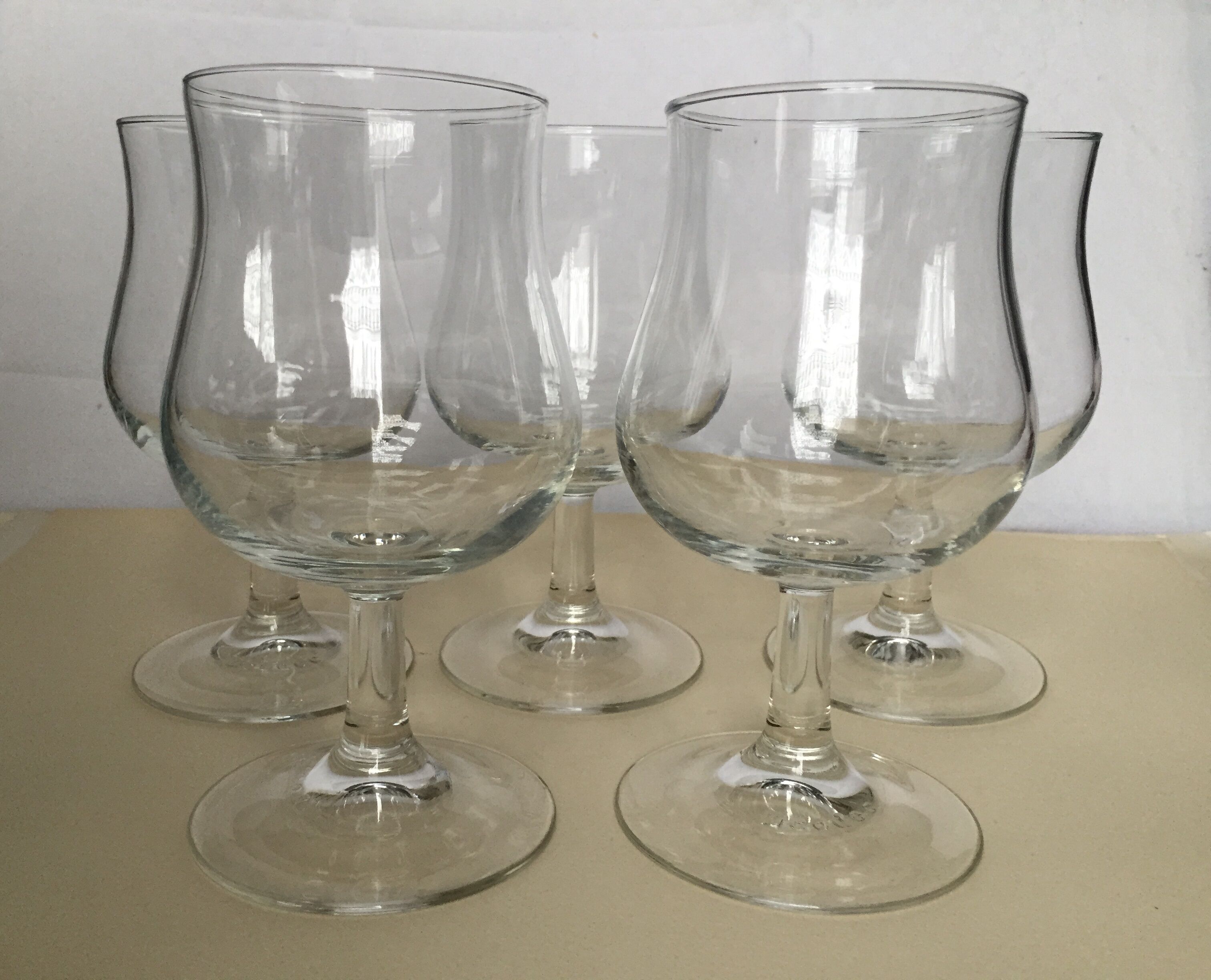Set of 5 burgundy wine glasses