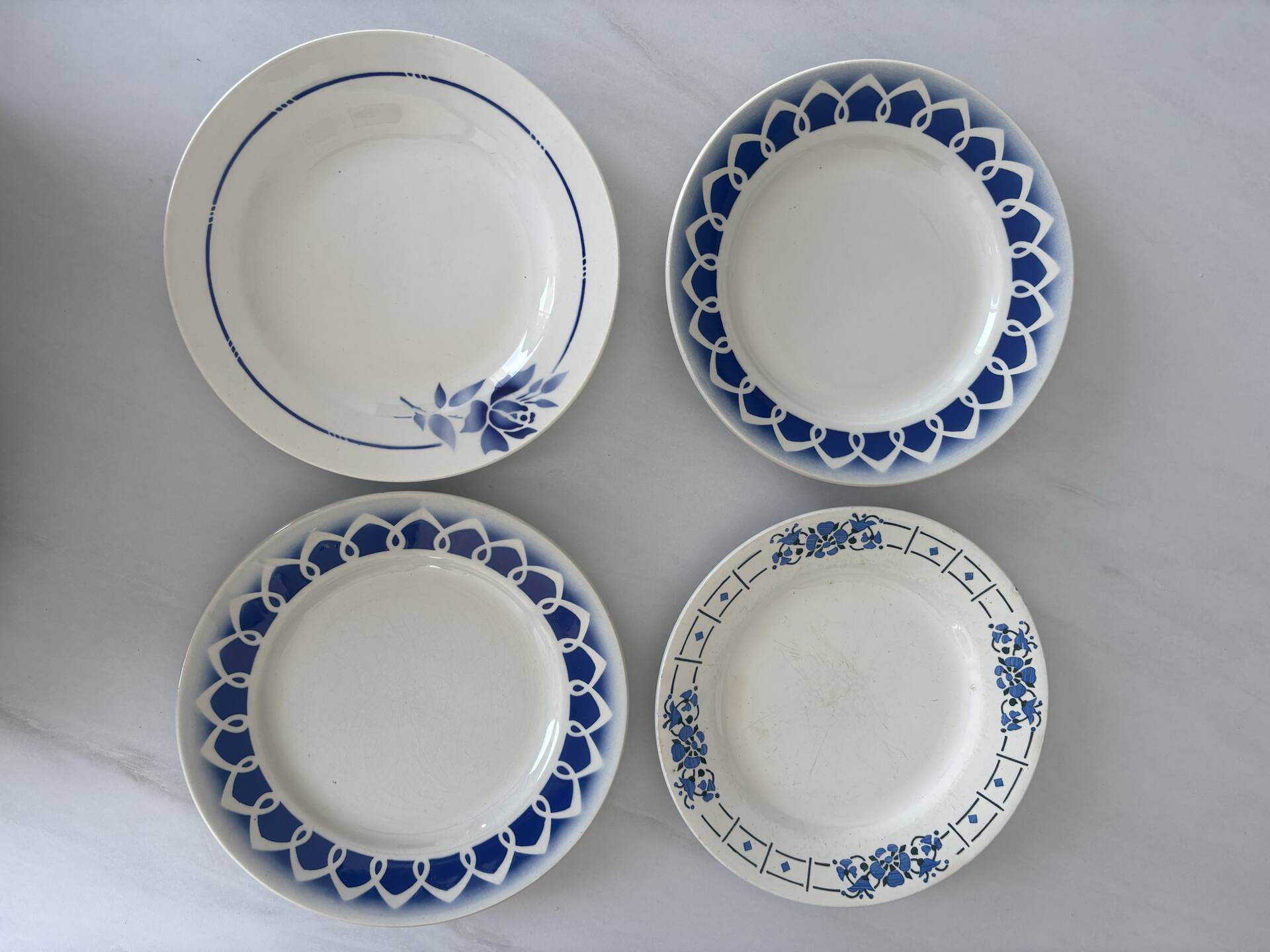 Lot of 4 antique earthenware plates from 1950, Saint Amand - plates bl