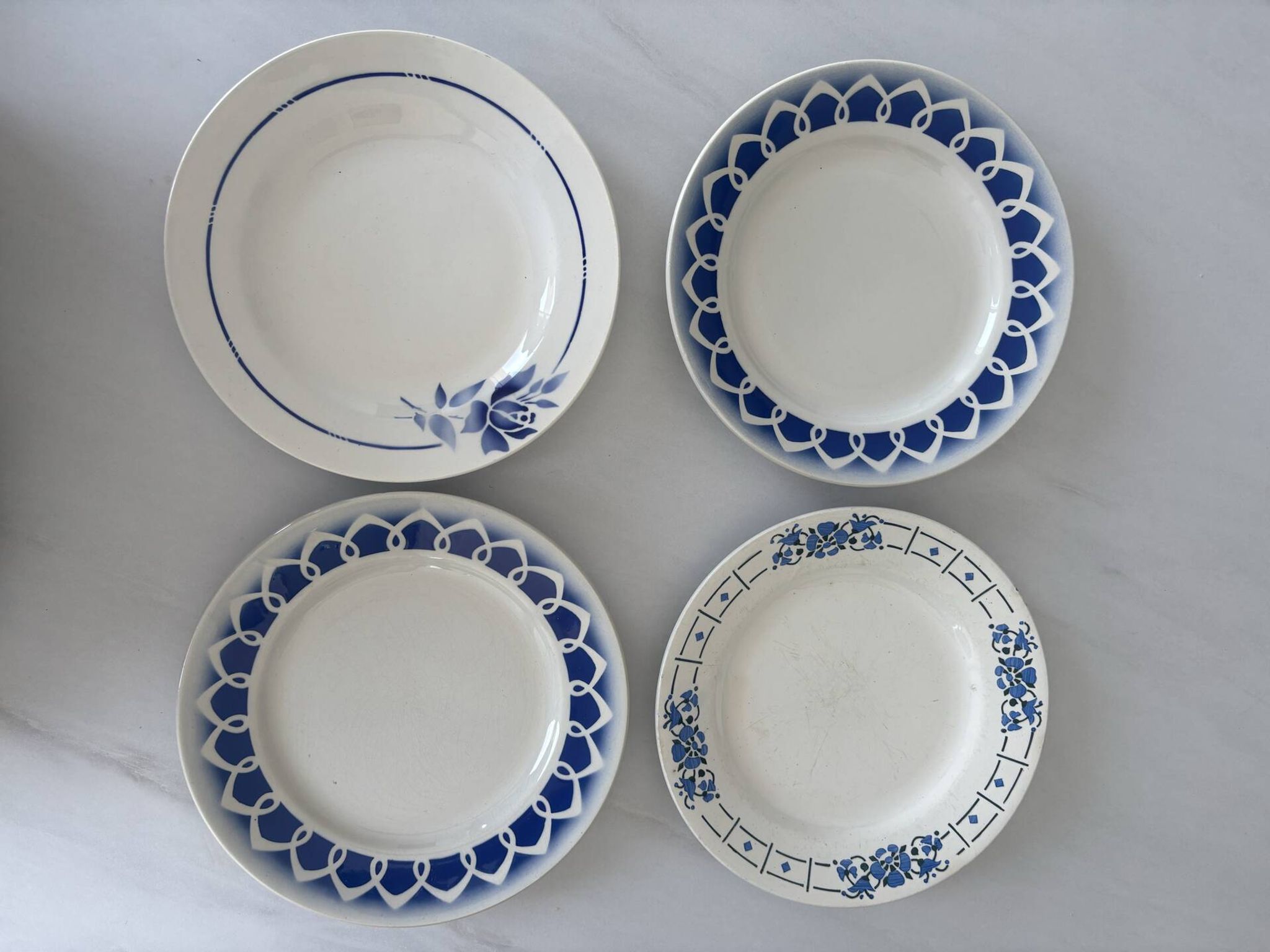 Lot of 4 antique earthenware plates from 1950, Saint Amand - plates bl
