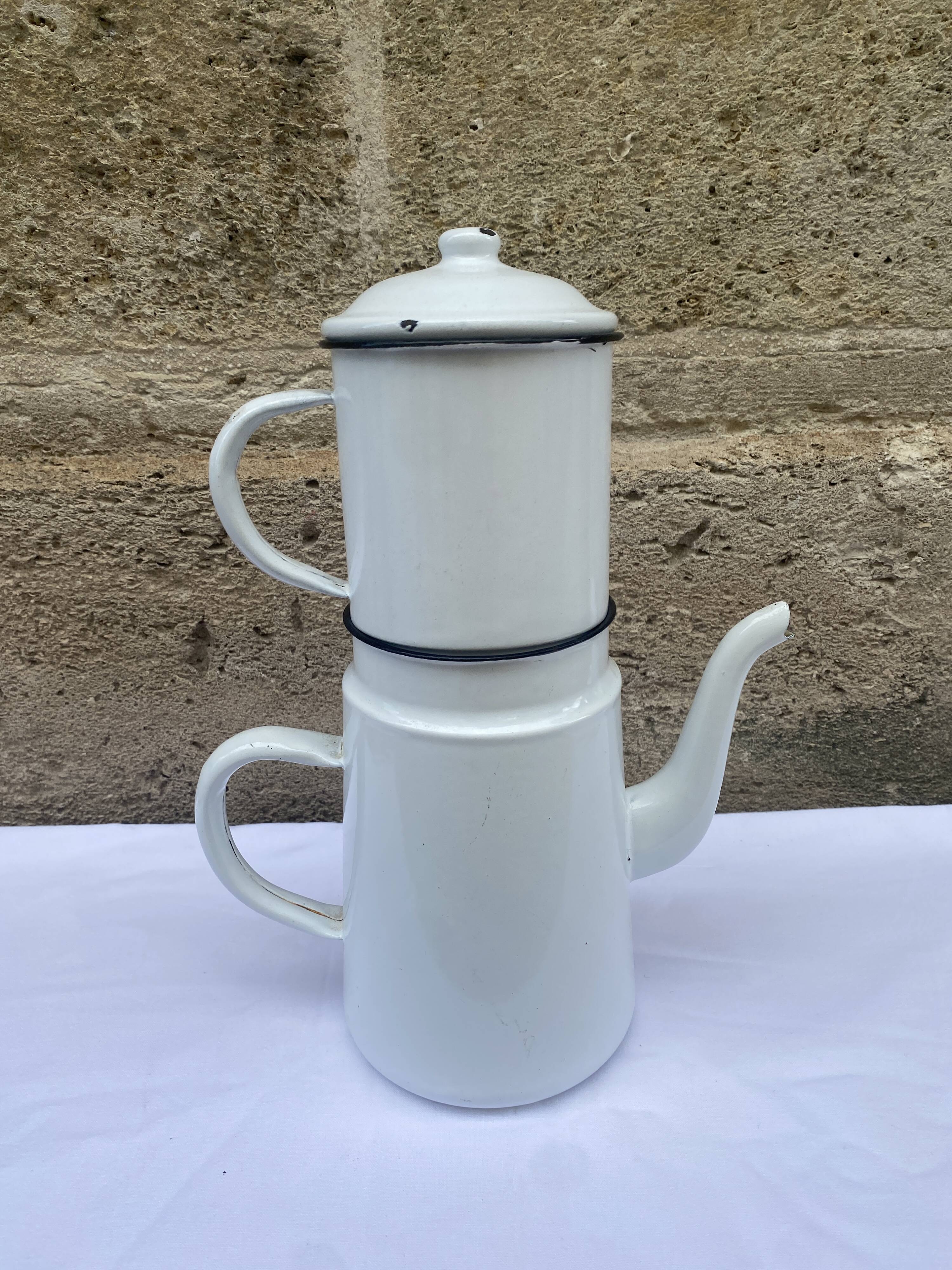 White enamelled coffee maker