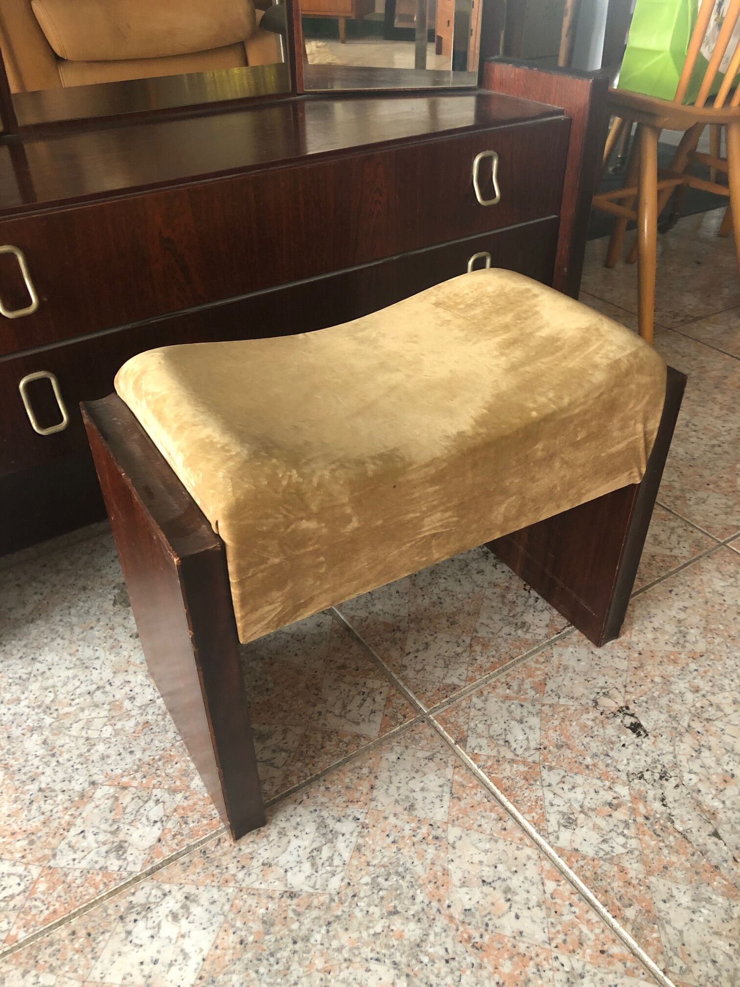 Hairdresser with triptych mirror and stool