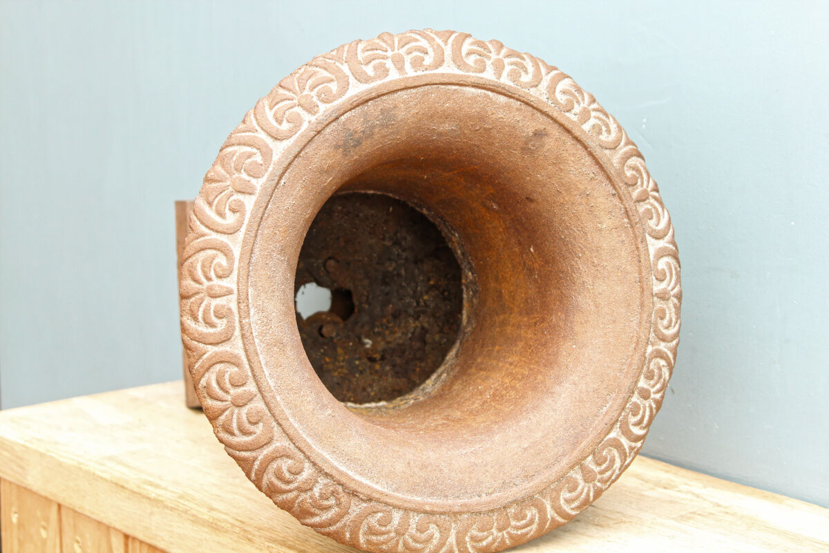 Ancient Medici vase in cast iron