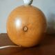 Pied de lampe boule en bois blond
