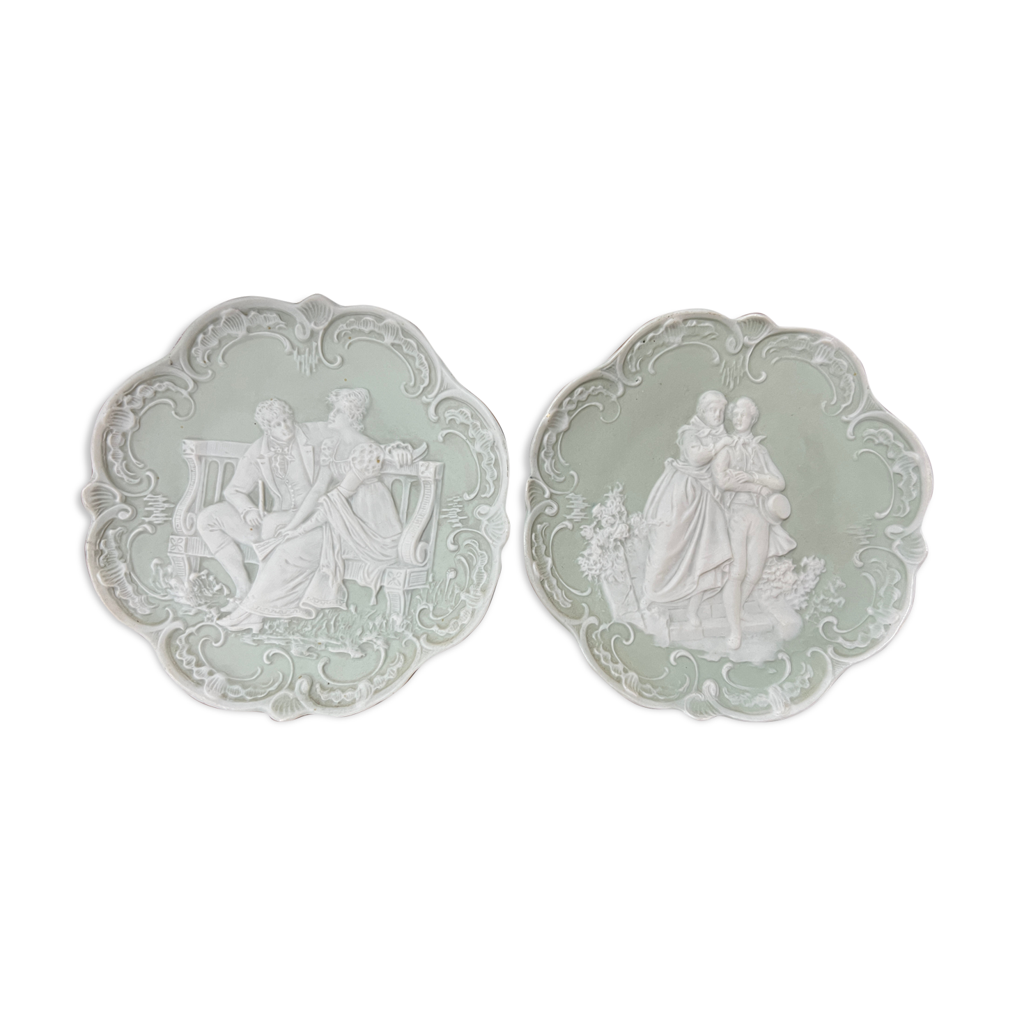 Pair of 2 decorative biscuit plates