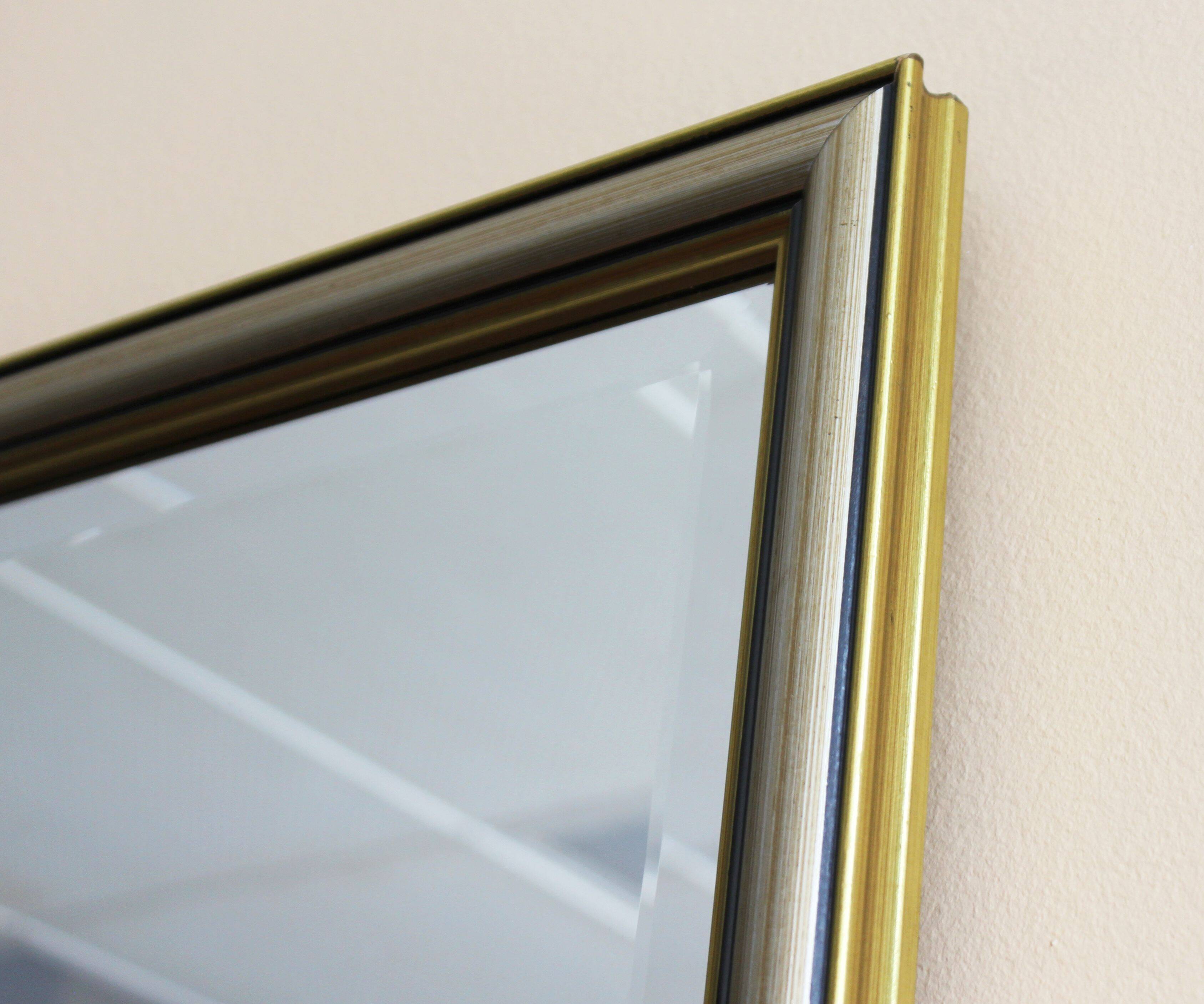 Miroir rectangulaire biseauté au cadre bicolore, Italie, 1960