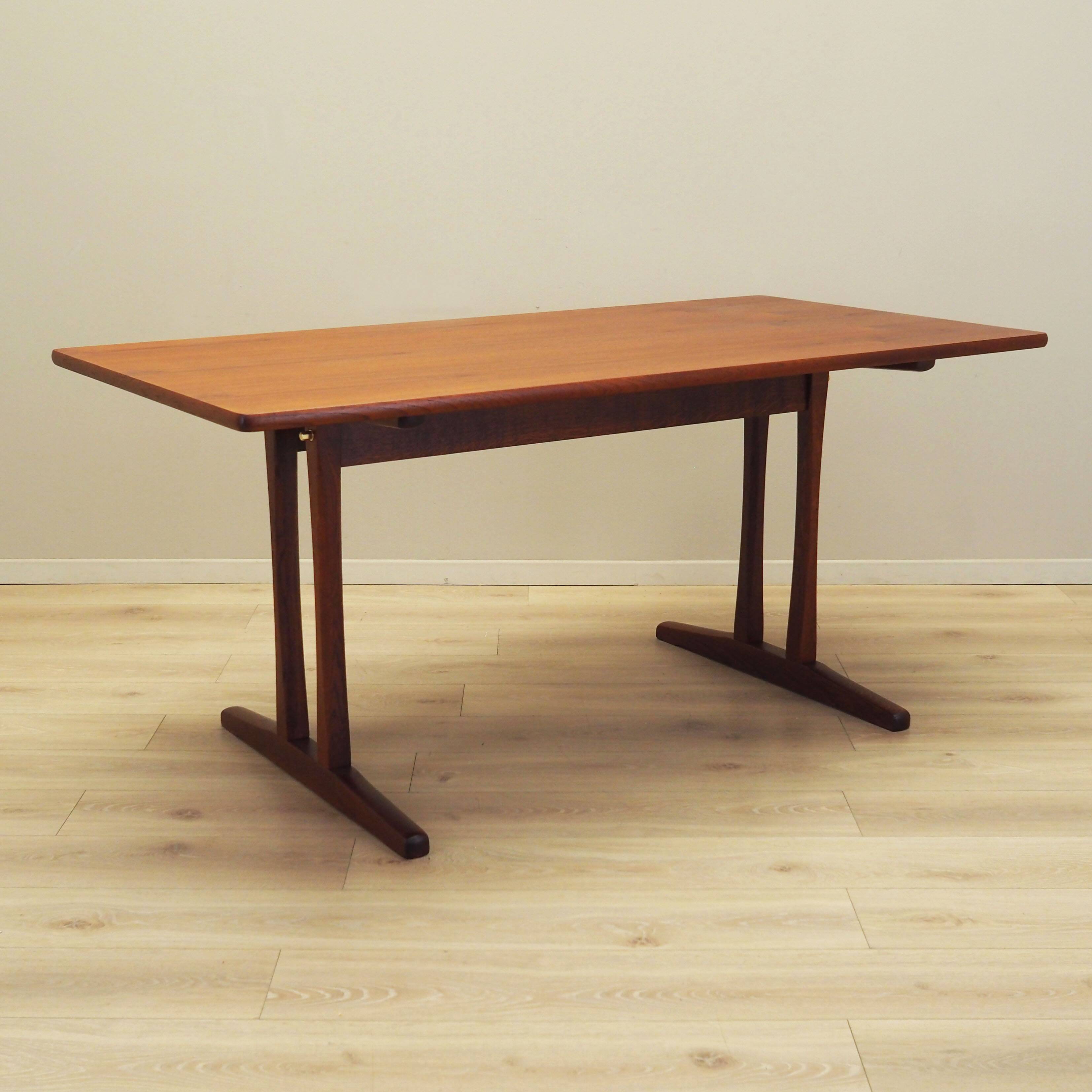 Table danoise en teck par Børge Mogensen pour FDB, années 1960
