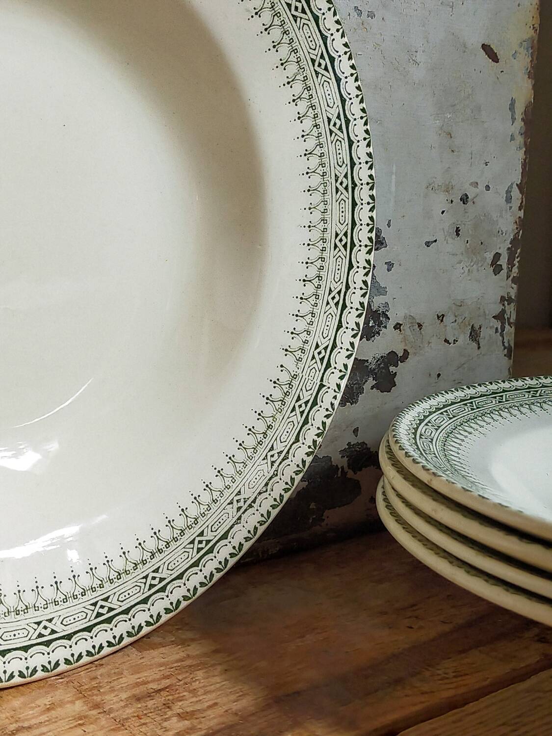 Five old plates Terre de fer from Choisy-Le-Roi HB and cie