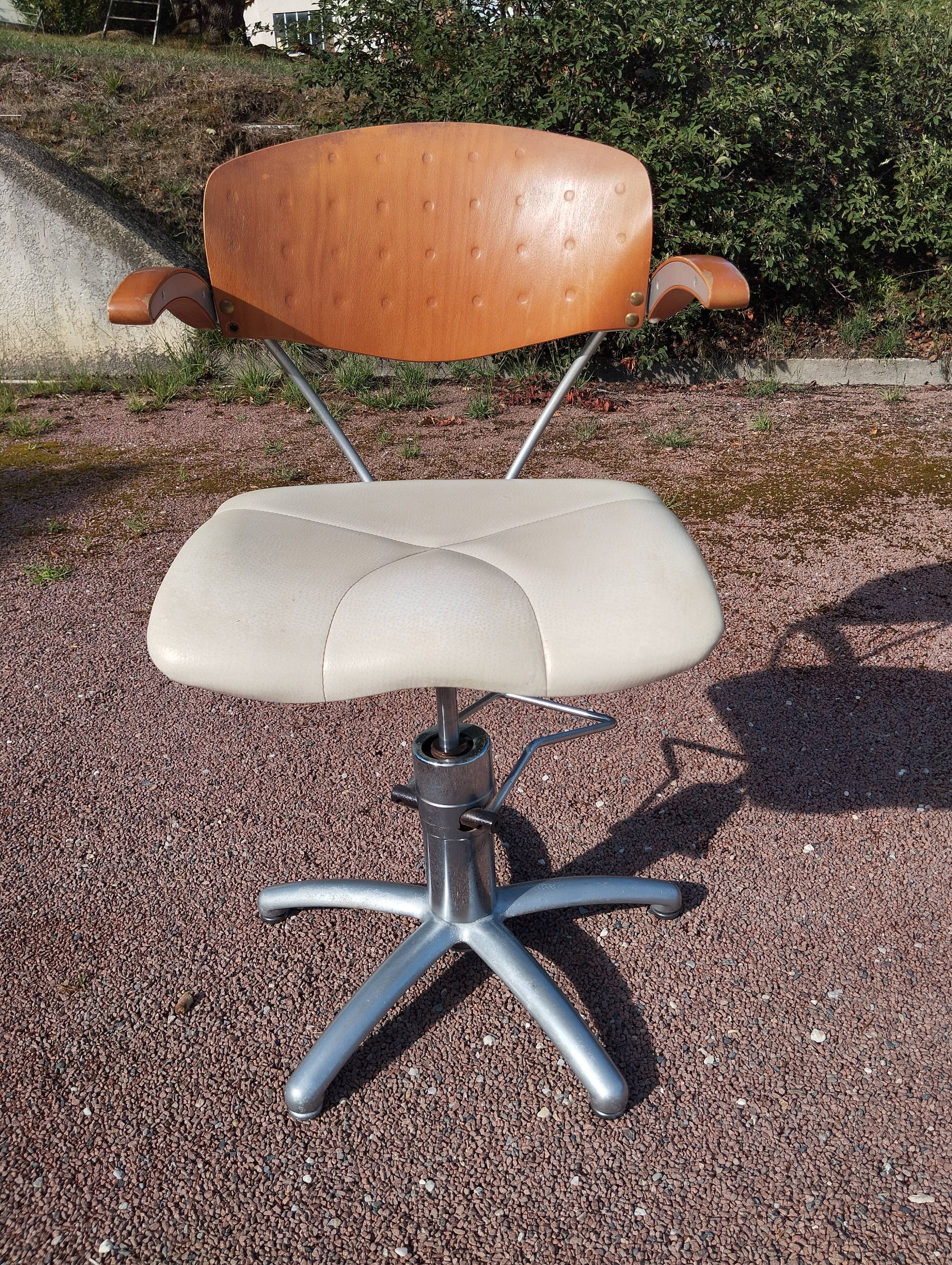 Hairdresser's chair