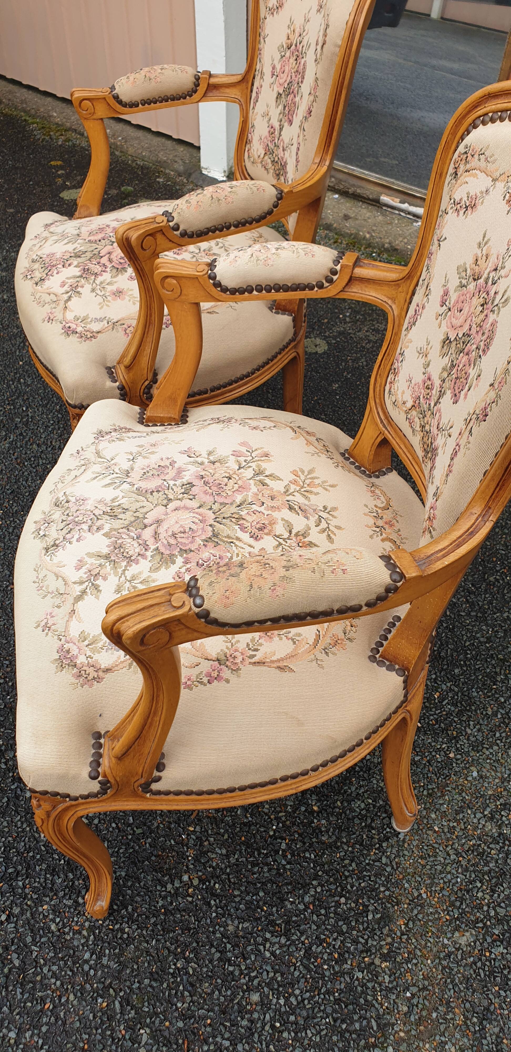 Paire de fauteuils cabriolet Louis xv