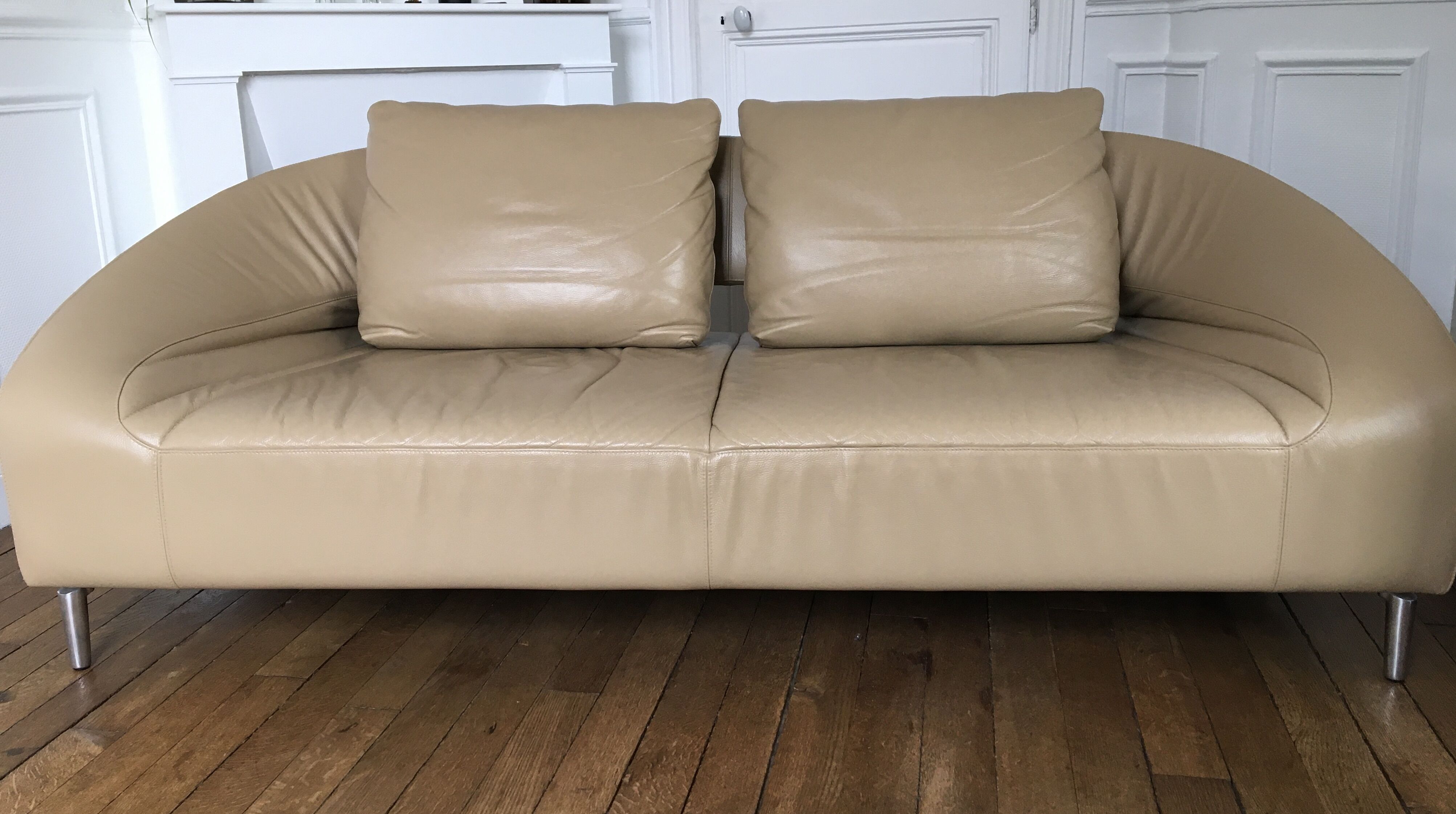 Léolux sofa in beige leather/cream new