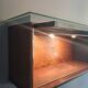vitrine - coffre en bois et verre