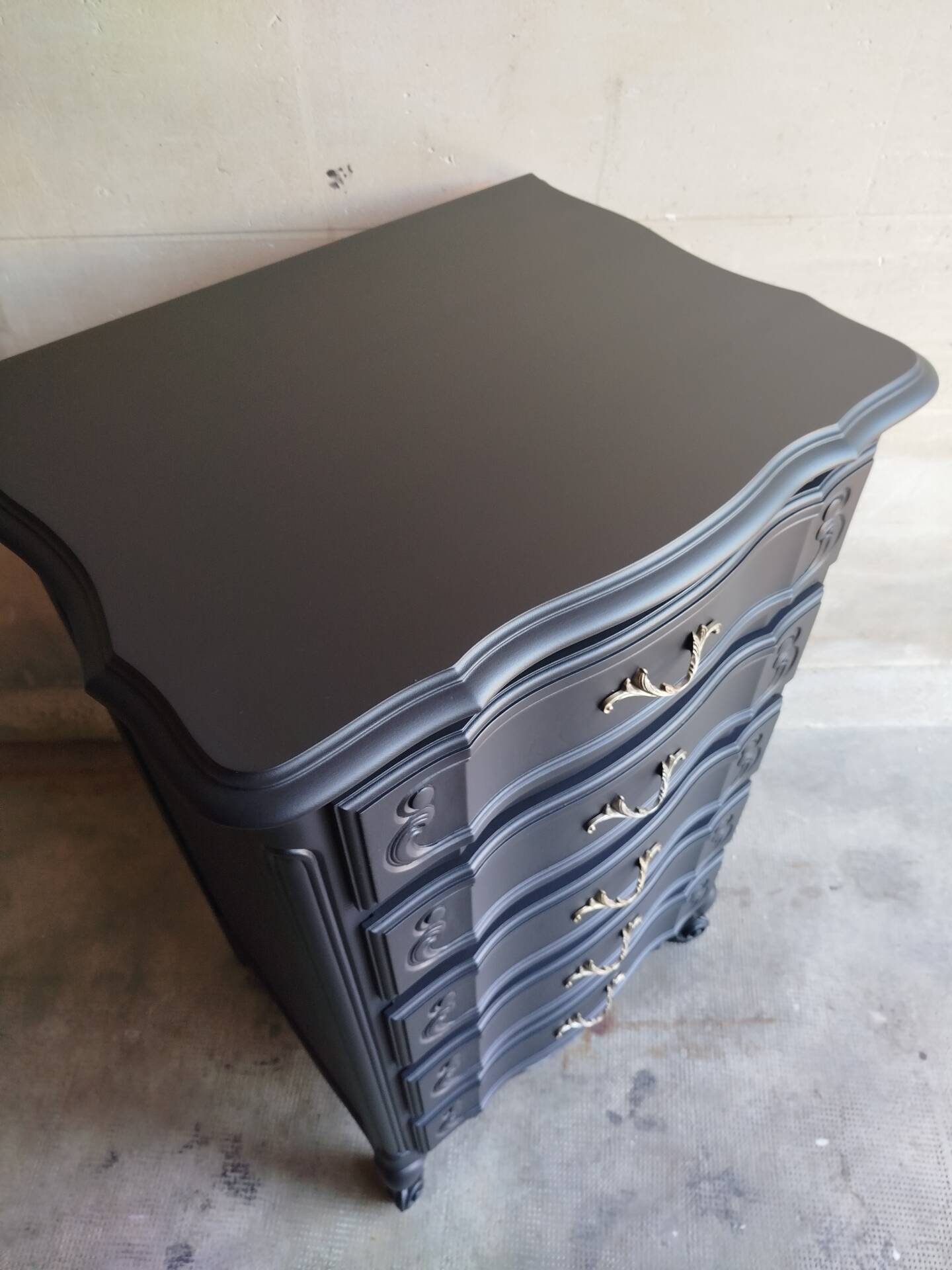 Vintage black chest of drawers