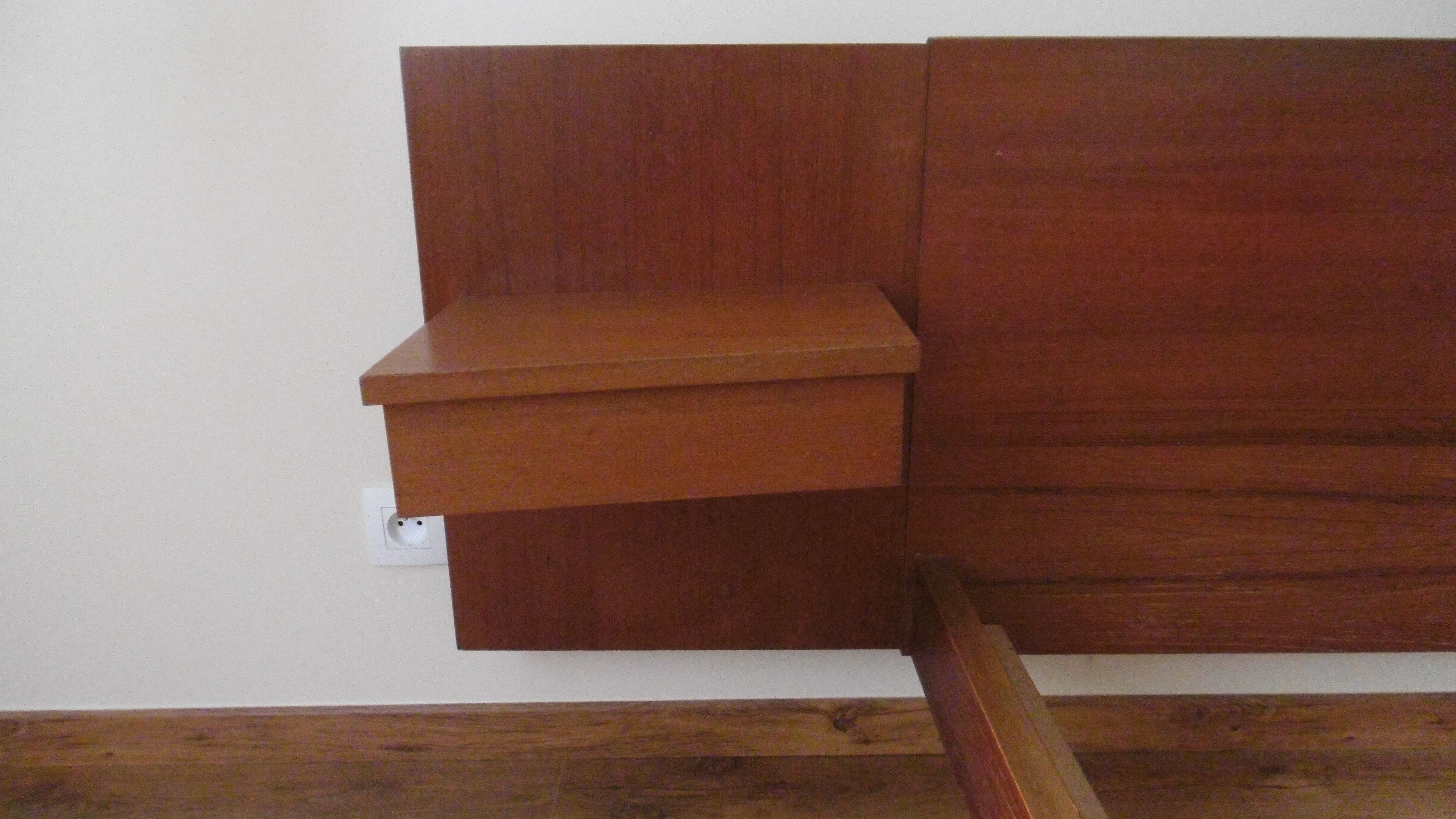 Scandinavian style bed in 140 with two integrated nightstands
