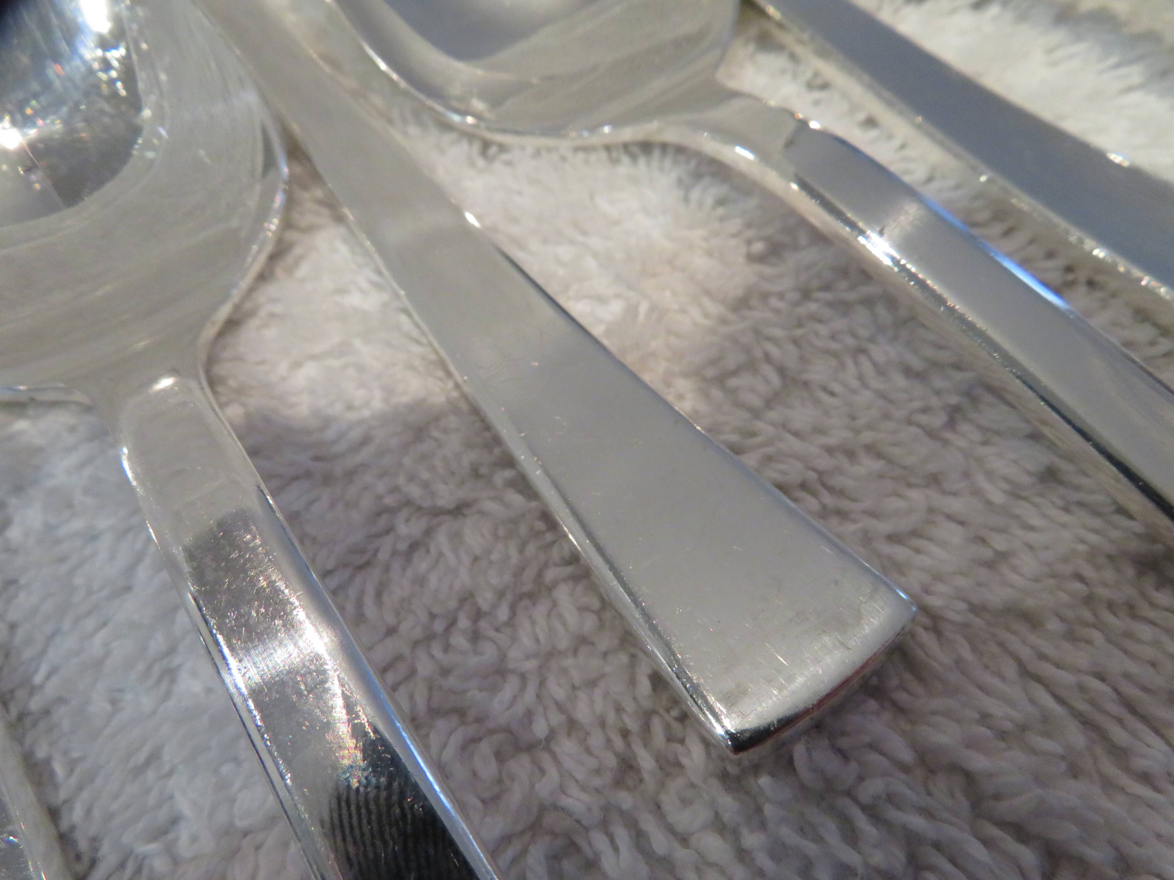 12 Christofle Concorde silver plated dessert spoons, 17cm