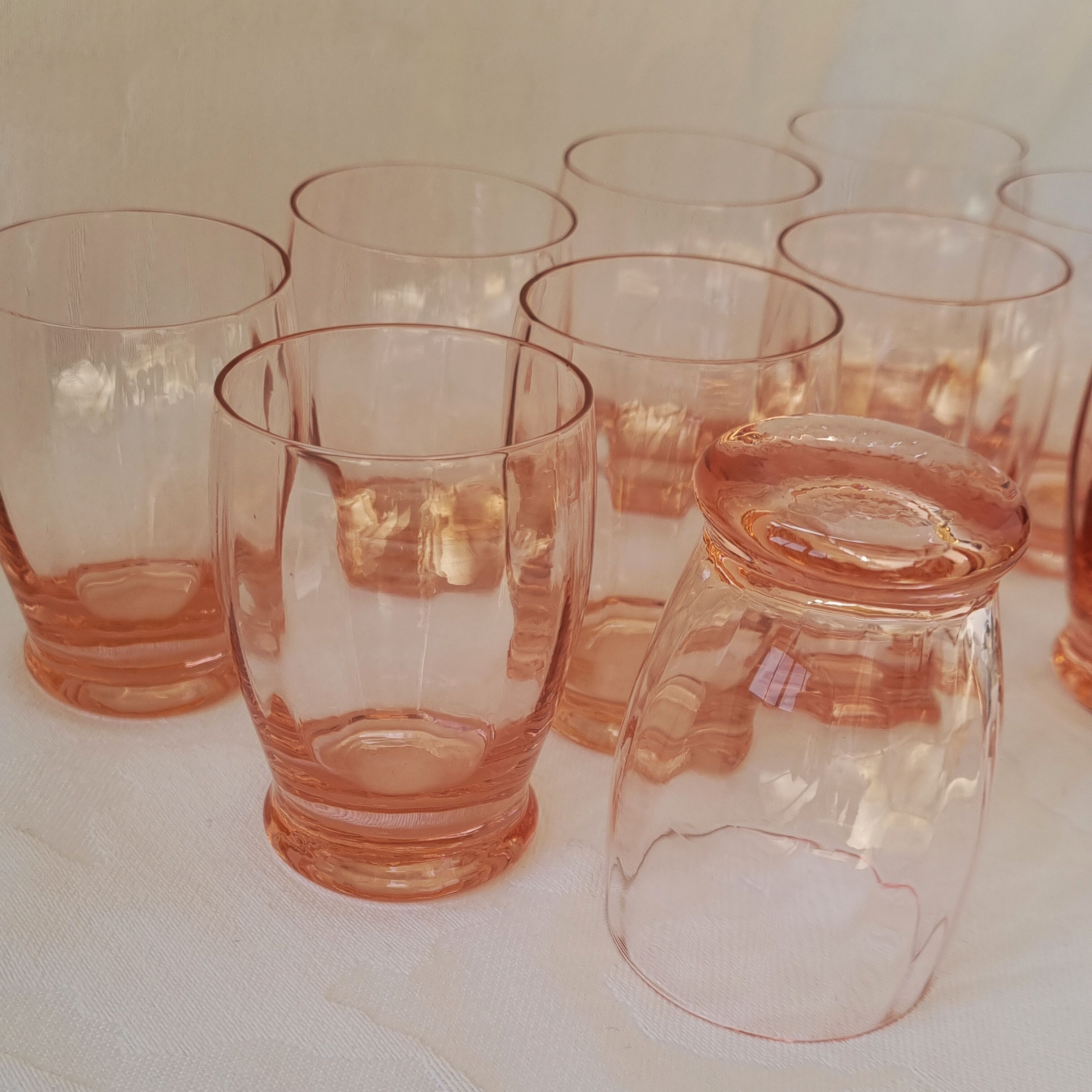 Set of 10 very fine glasses of pink color