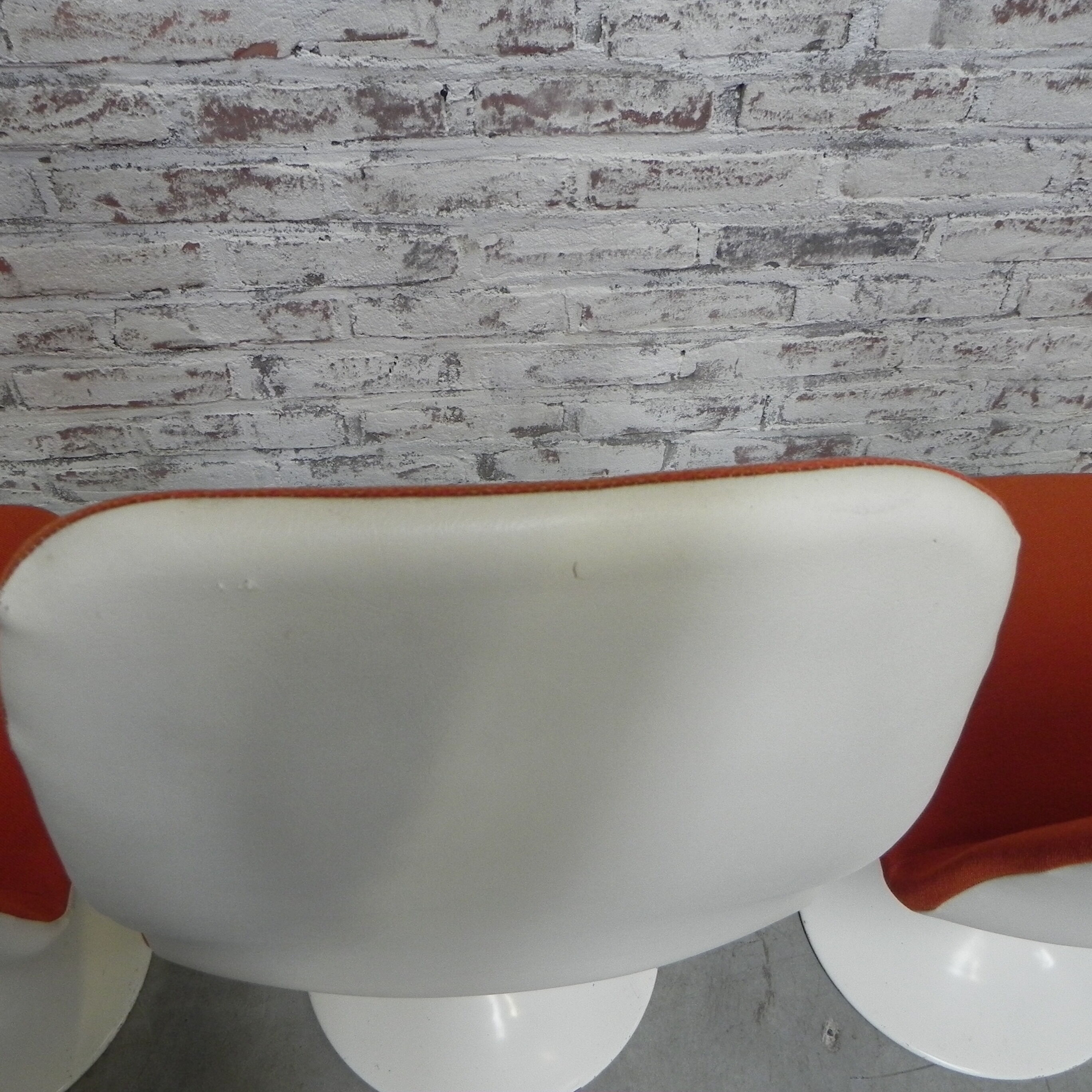 3 Vintage swivel tulip chairs