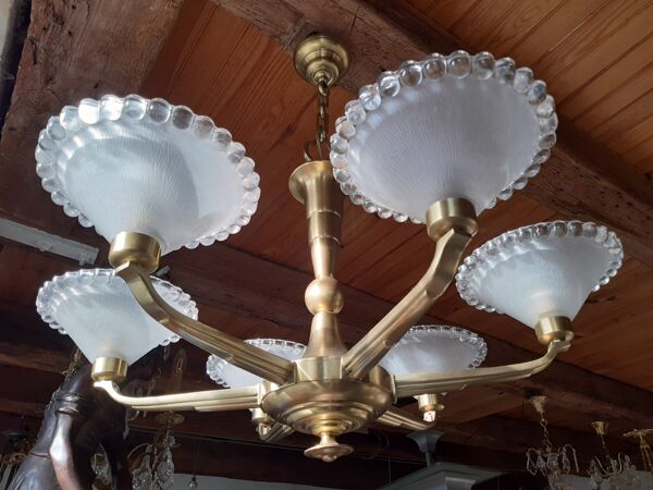 Lustre ancien art déco bronze 6 branches verre moulé dépoli.