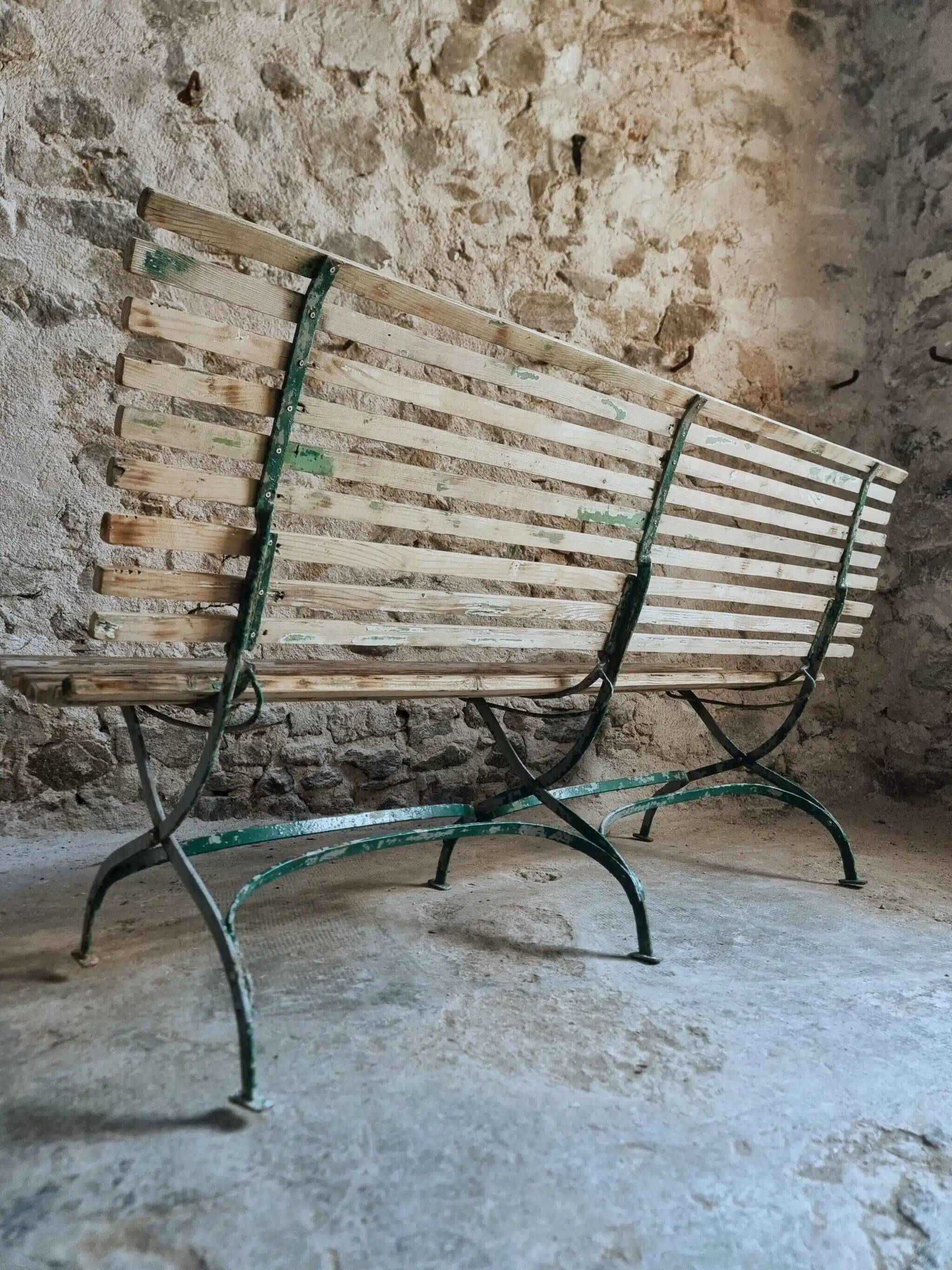 Banc de jardin pliant français ancien, pin et cadre en fer riveté
