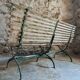 Banc de jardin pliant français ancien, pin et cadre en fer riveté