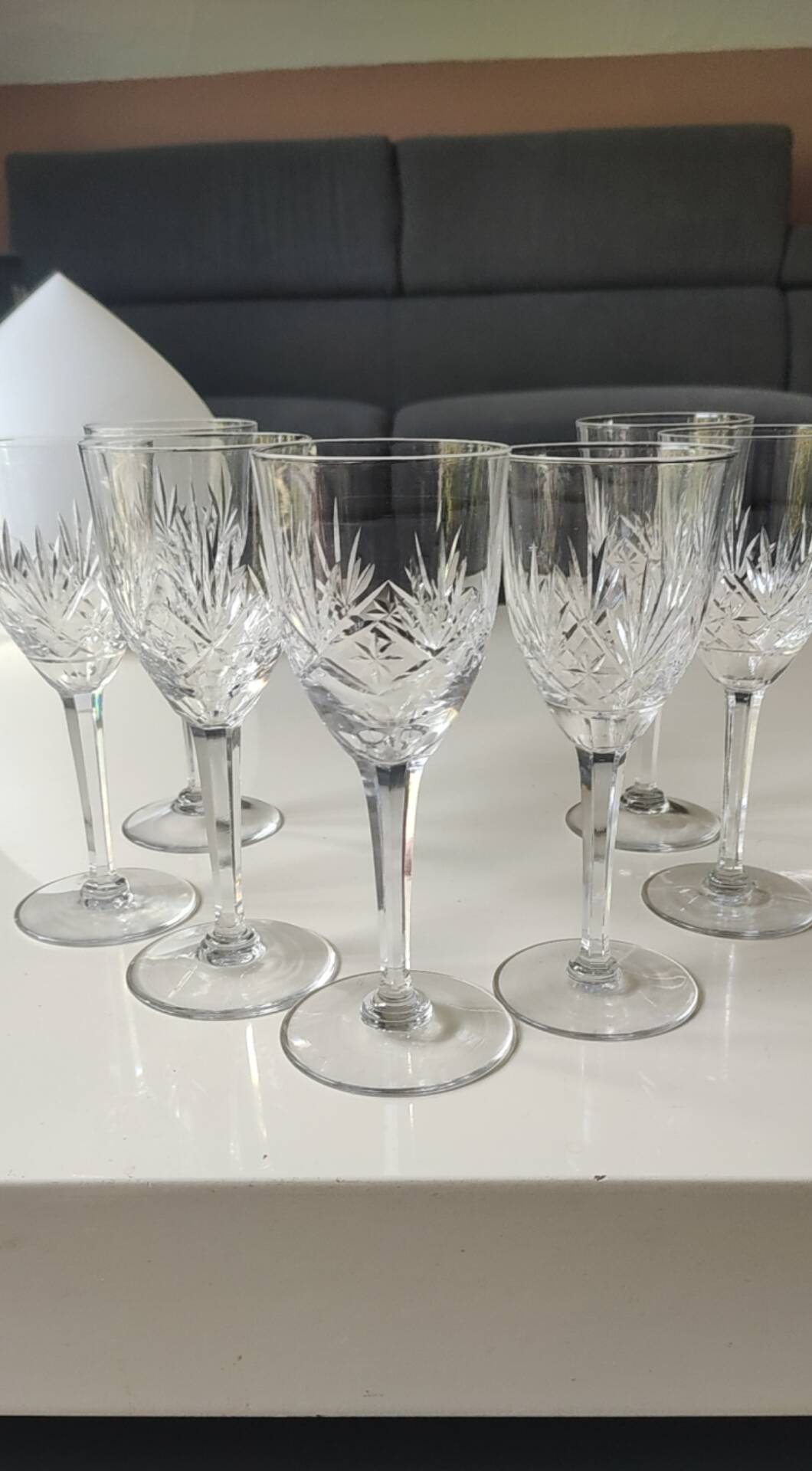 Lot of 7 x crystal glasses. Star/palmette decoration in St Louis style.