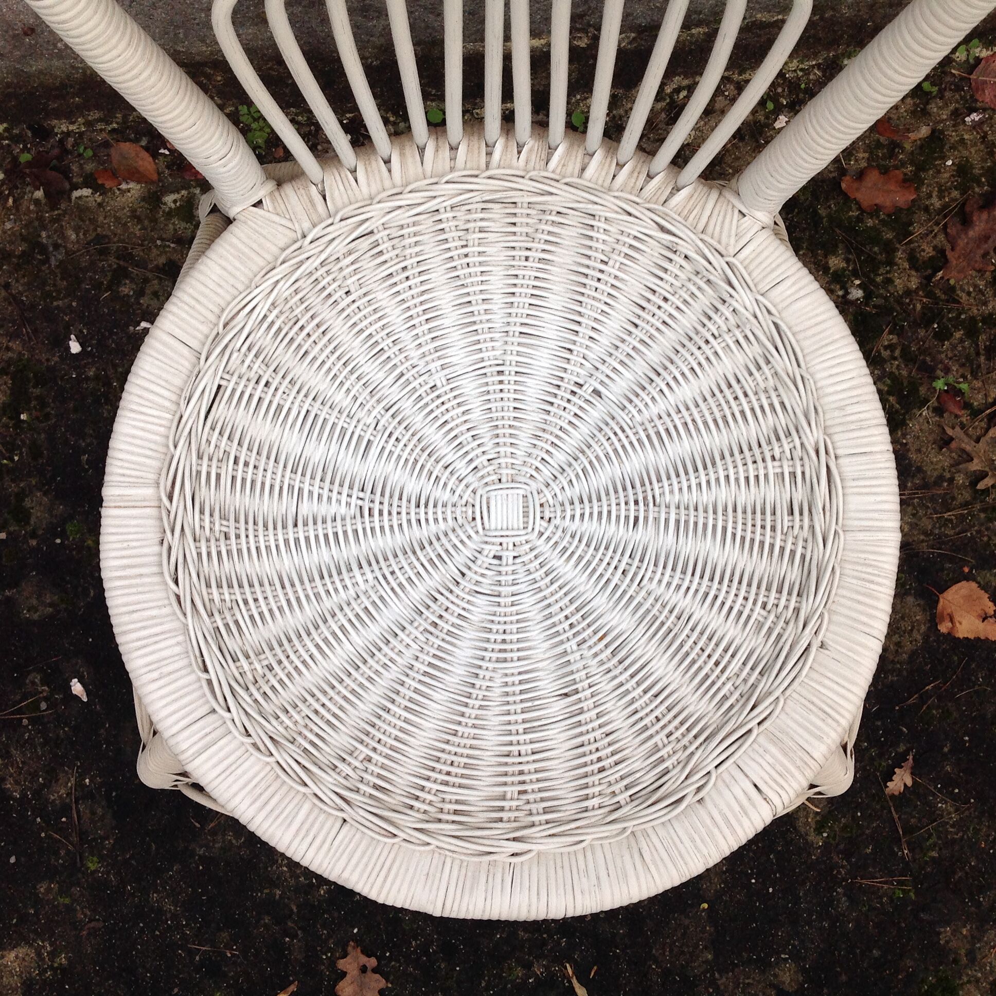 Emmanuelle-style white rattan peacock chair