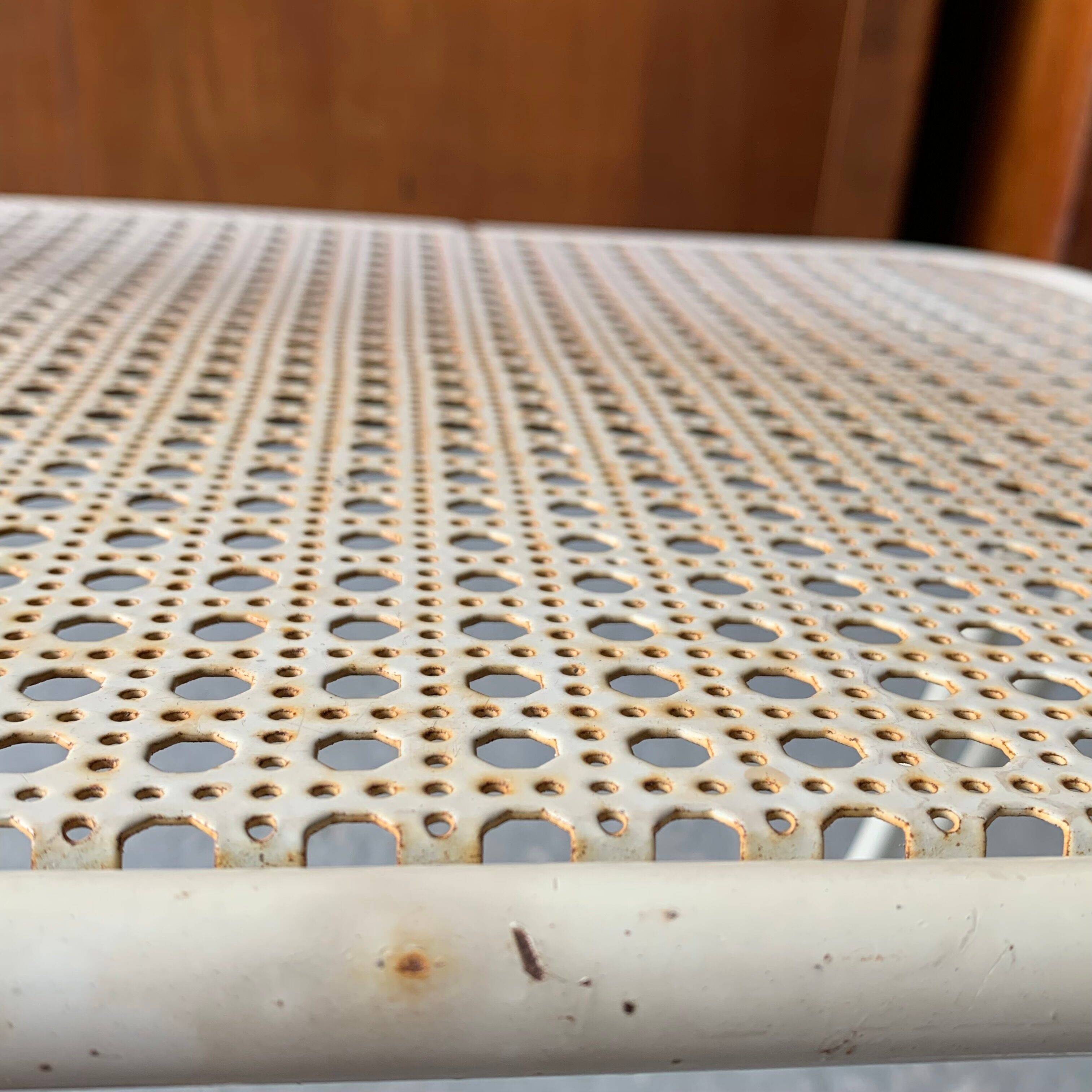 Set folding table and its 4 folding chairs perforated metal cream color - 70s