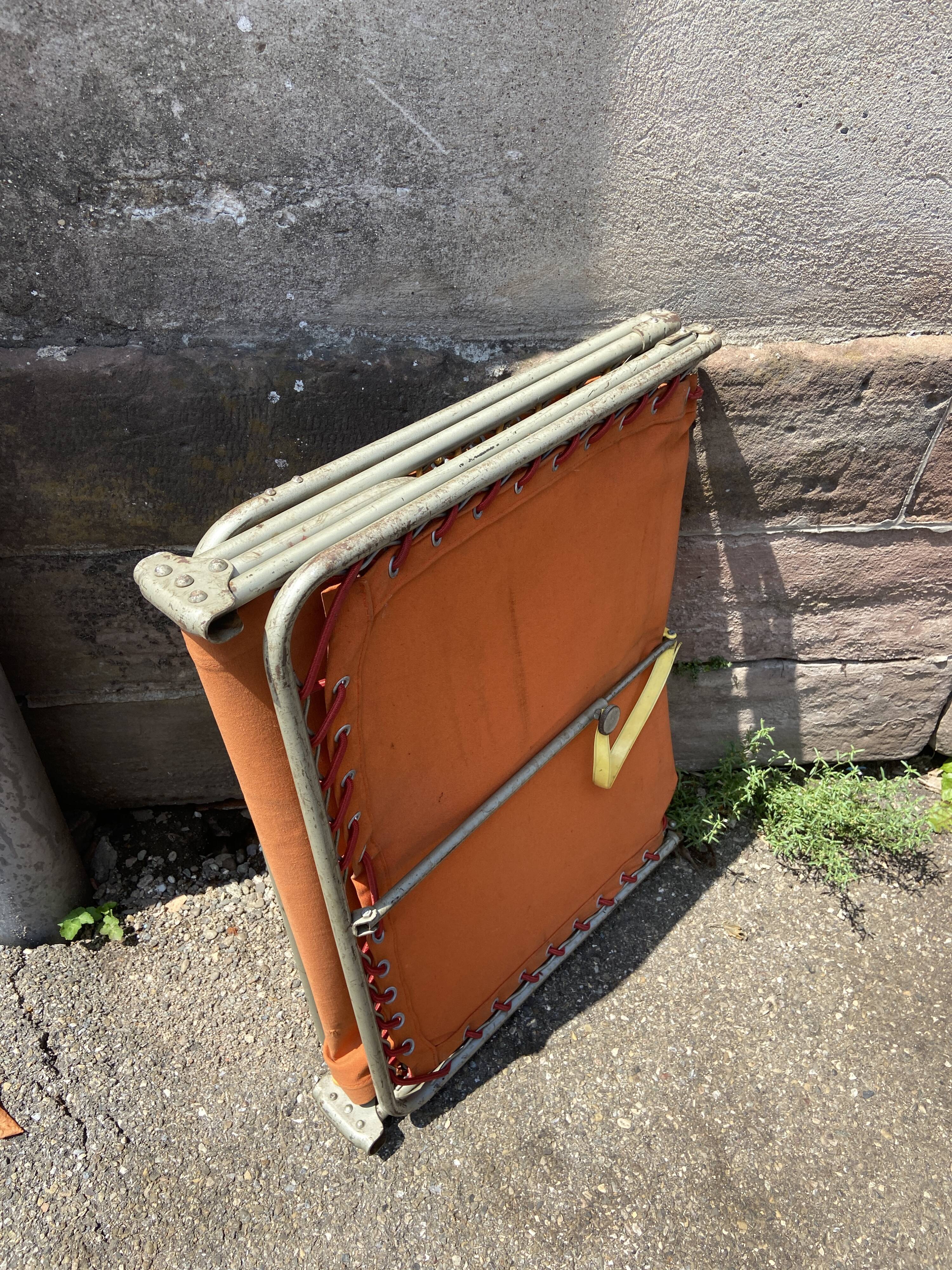 Vintage sunbathing deckchair 70S