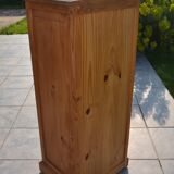 solid pine chest of drawers/chest of drawers