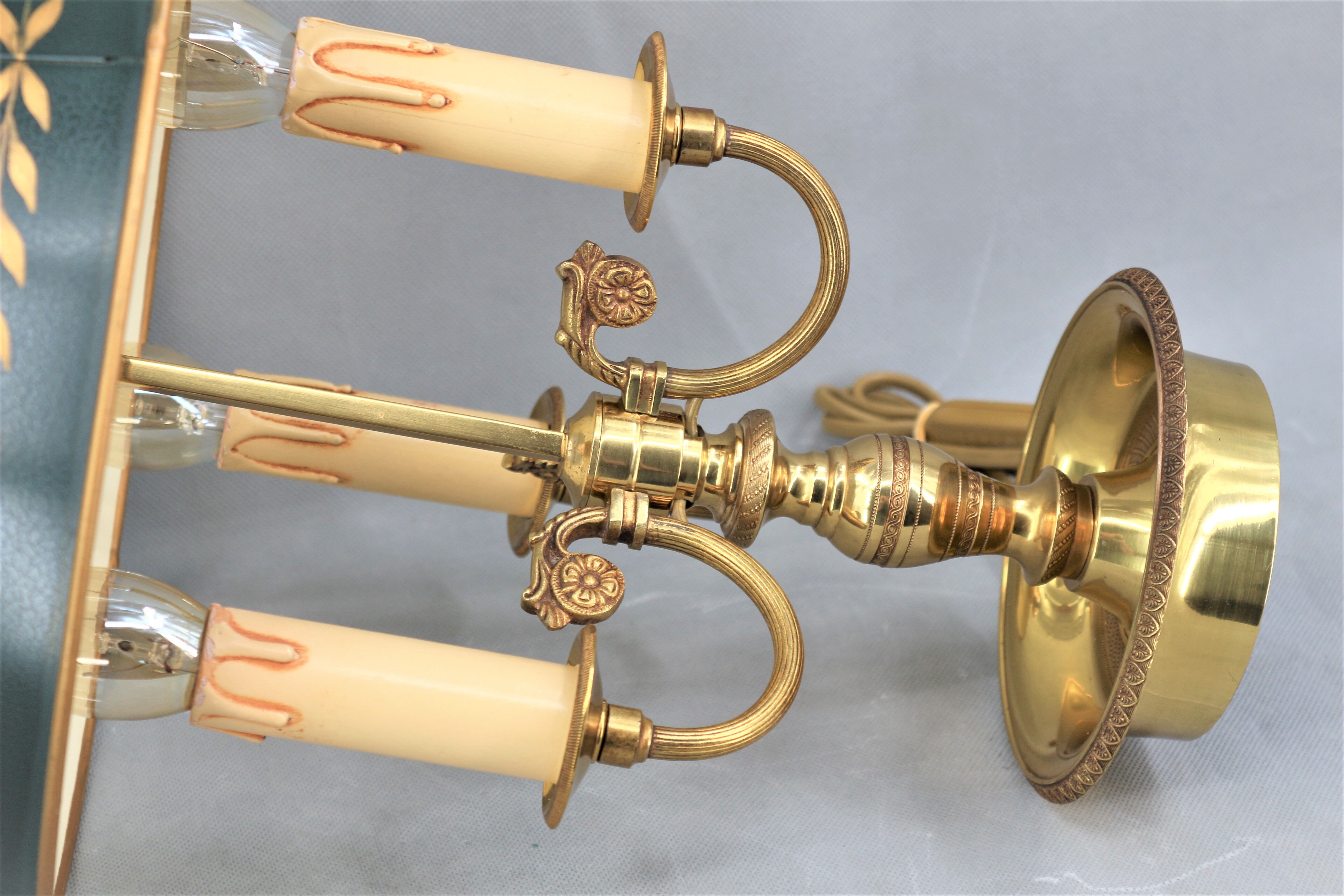 Louis XVI style bronze hot water bottle lamp, Three lights, Lampshade painted in cracked green