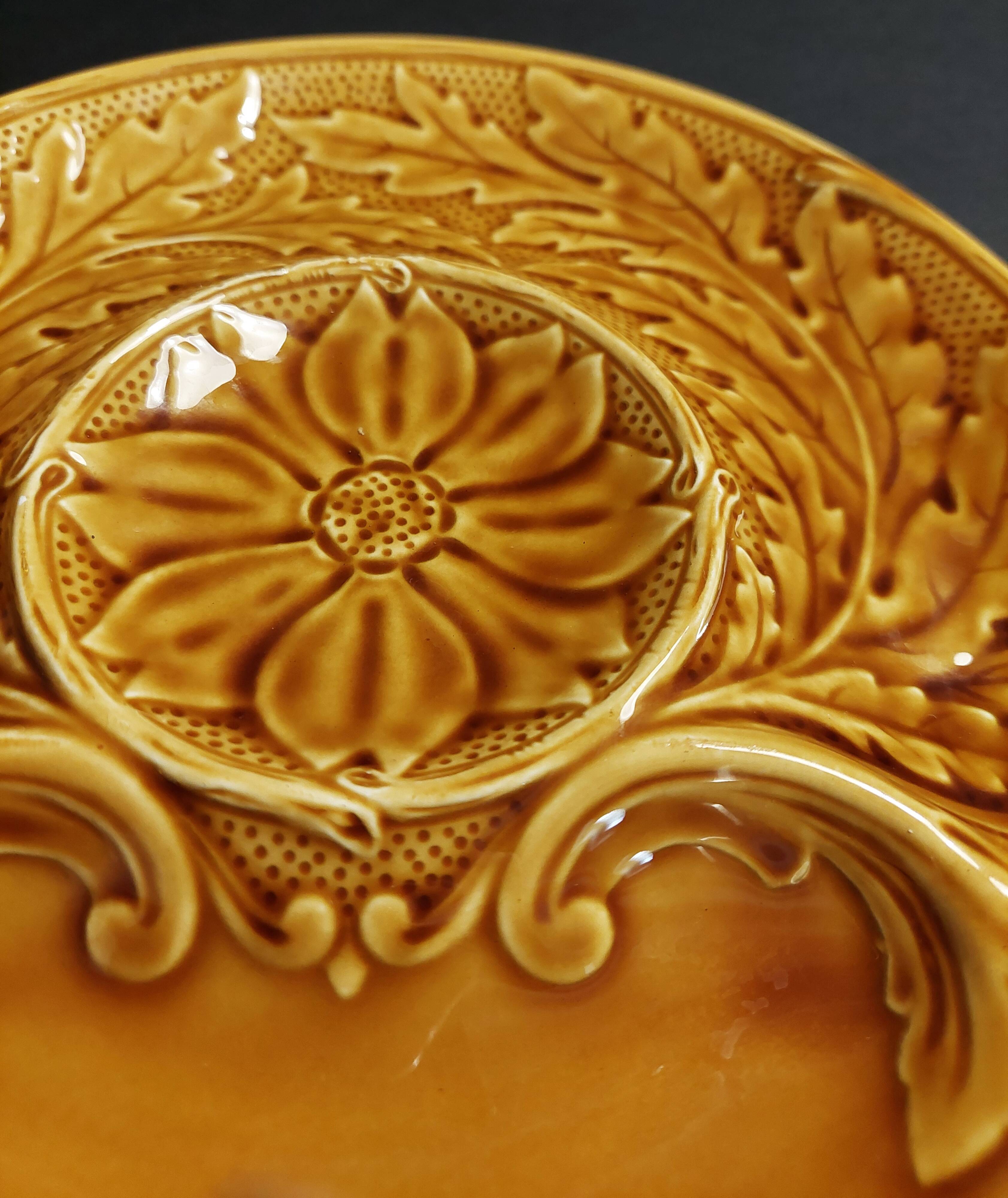 Assiette à artichaut barbotine Gien décor jaune