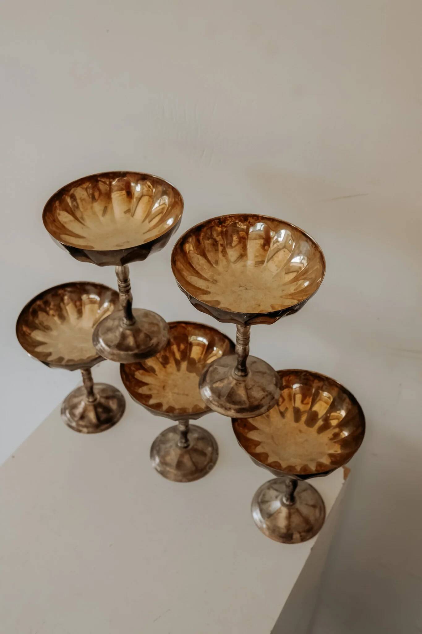 Coupes à champagne vintage en argent plaqué avec intérieur plaqué or — ensemble de 5