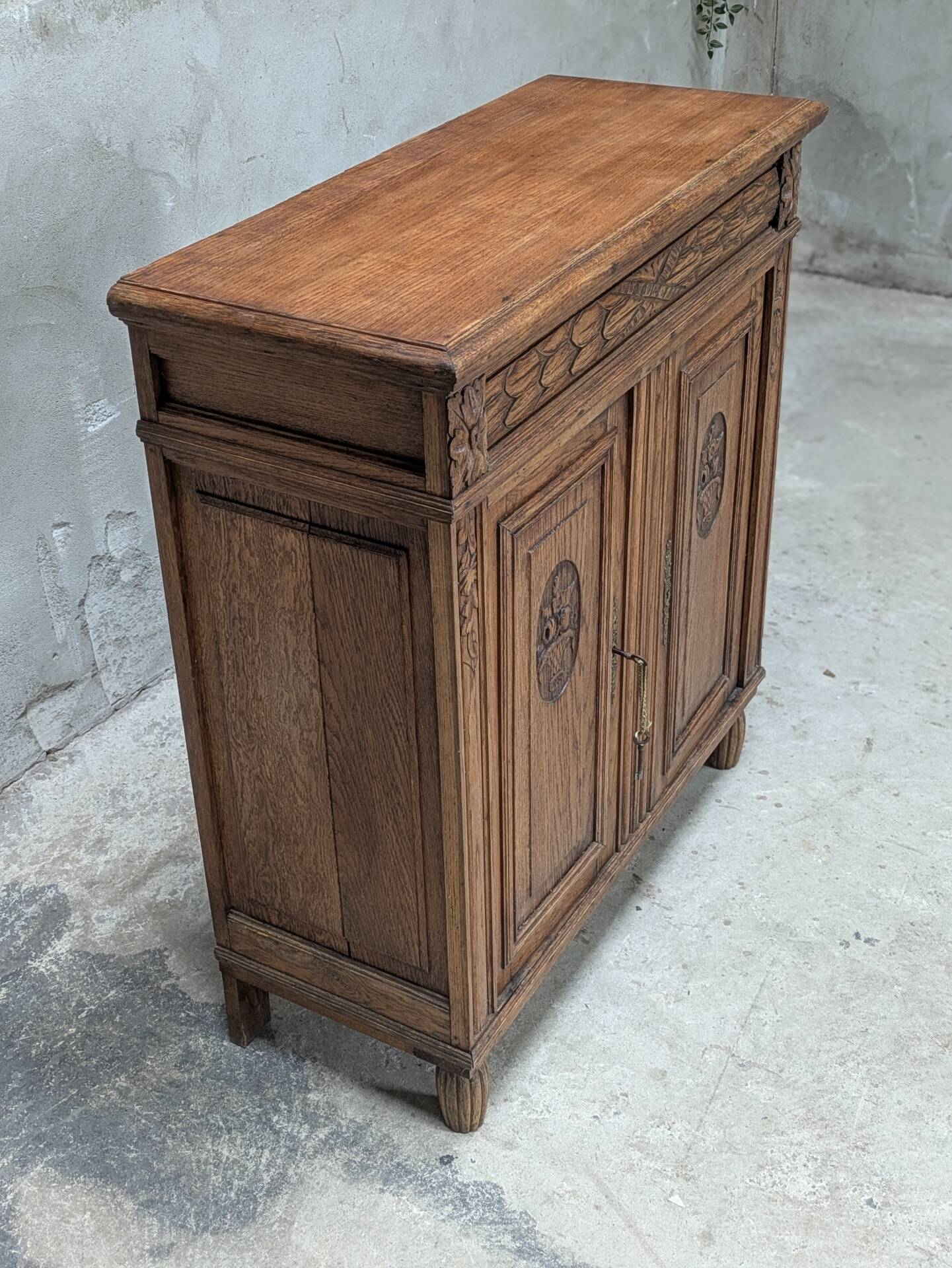 Buffet ancien en chêne