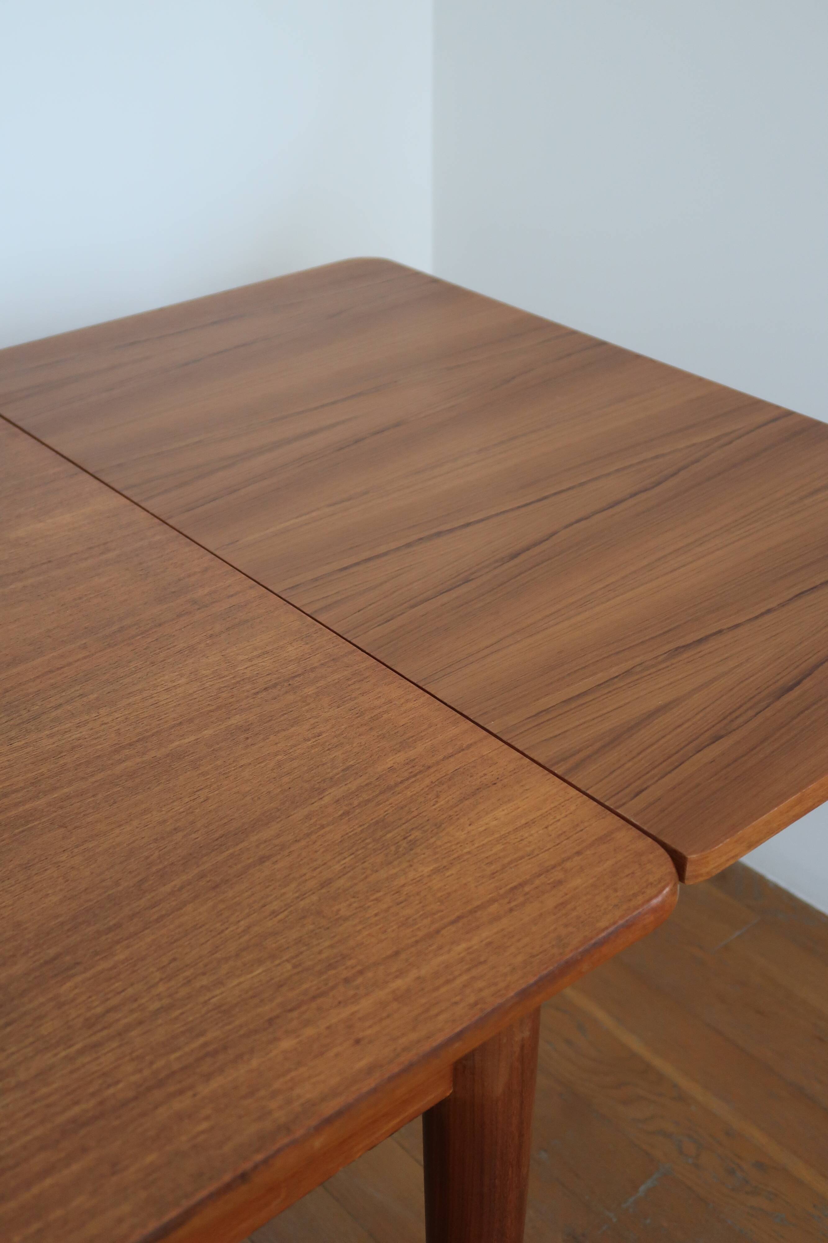 Vintage extendable Scandinavian table