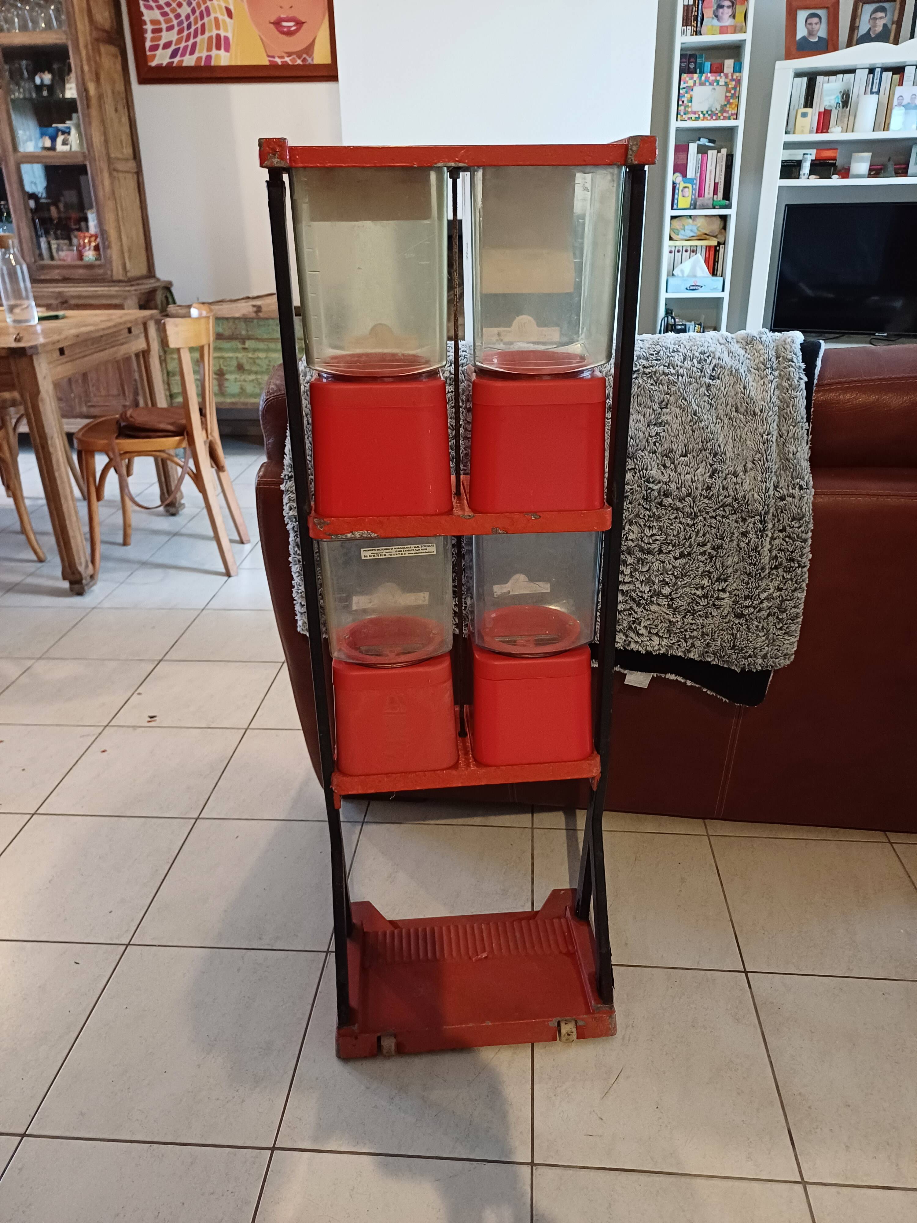 Brabo candy dispenser