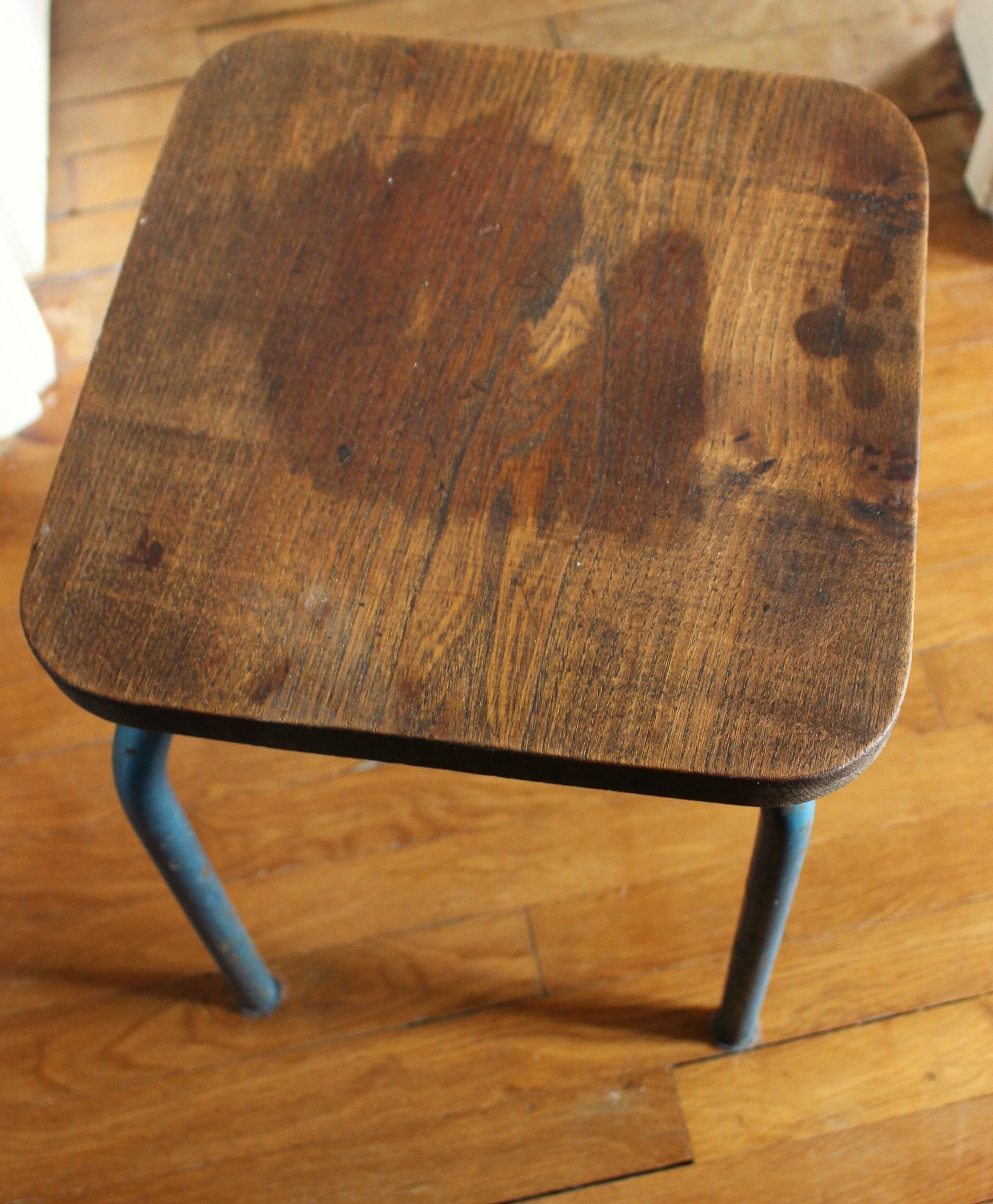 Industrial stool sitting wood feet metal blue metal feet
