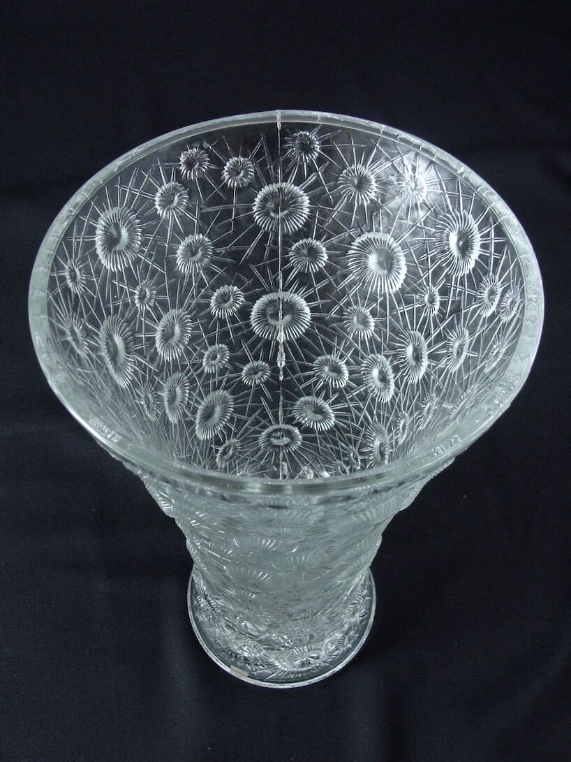 Vase 1960 with stylized flowers.