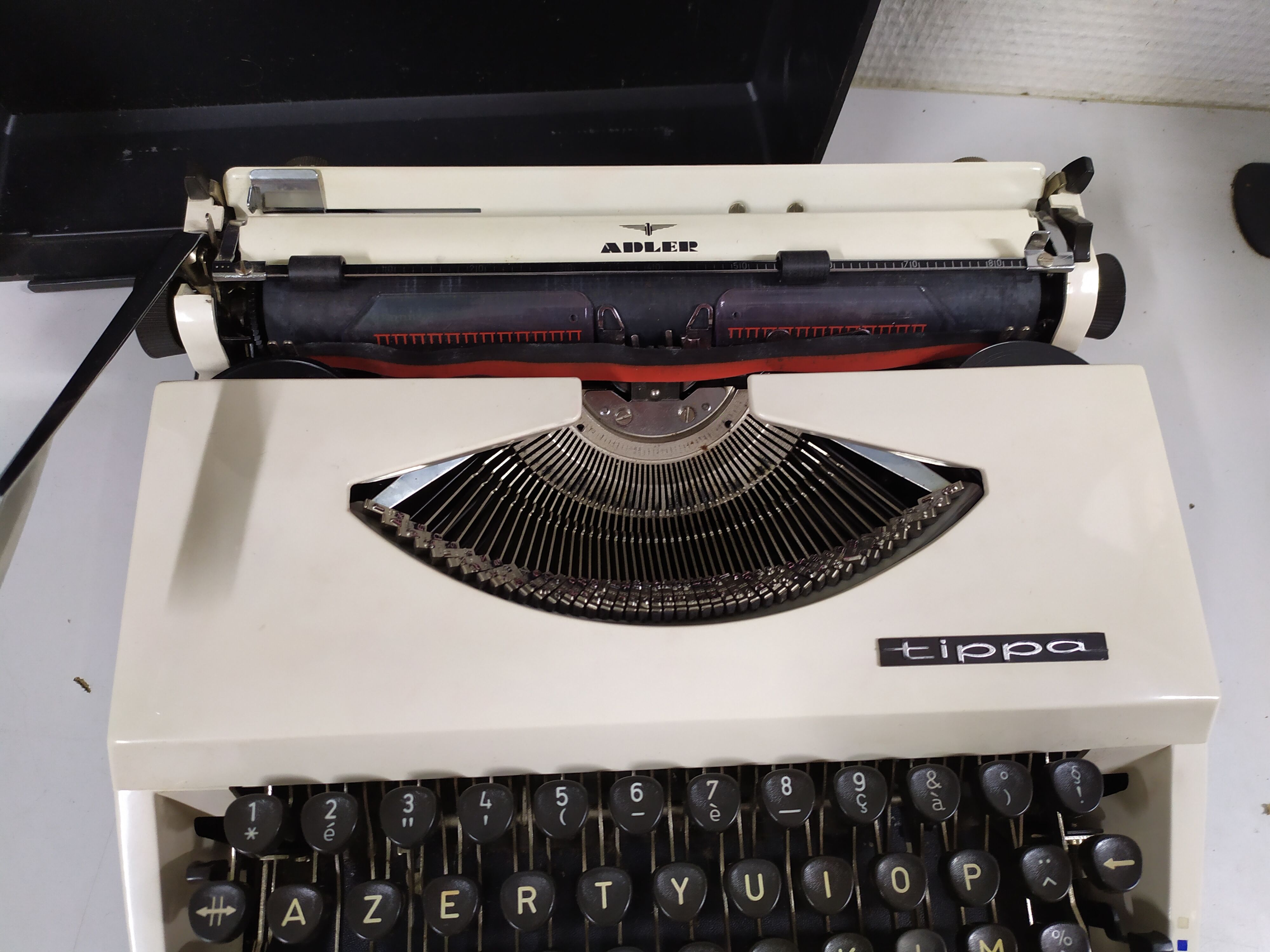 Adler Tippa Typewriter - Azerty Keyboard - works