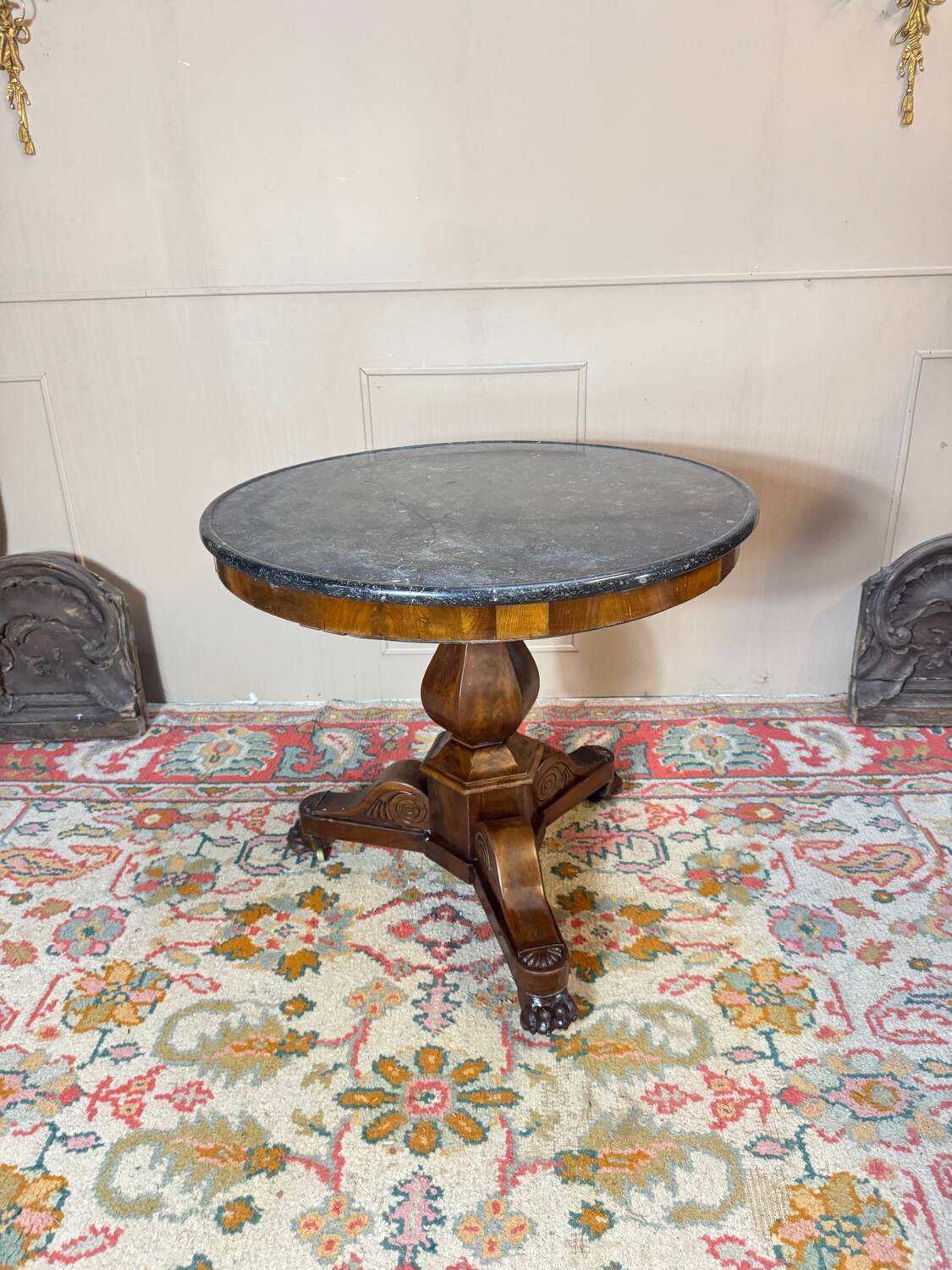 Mahogany tripod pedestal table from the 19th century Restoration period
