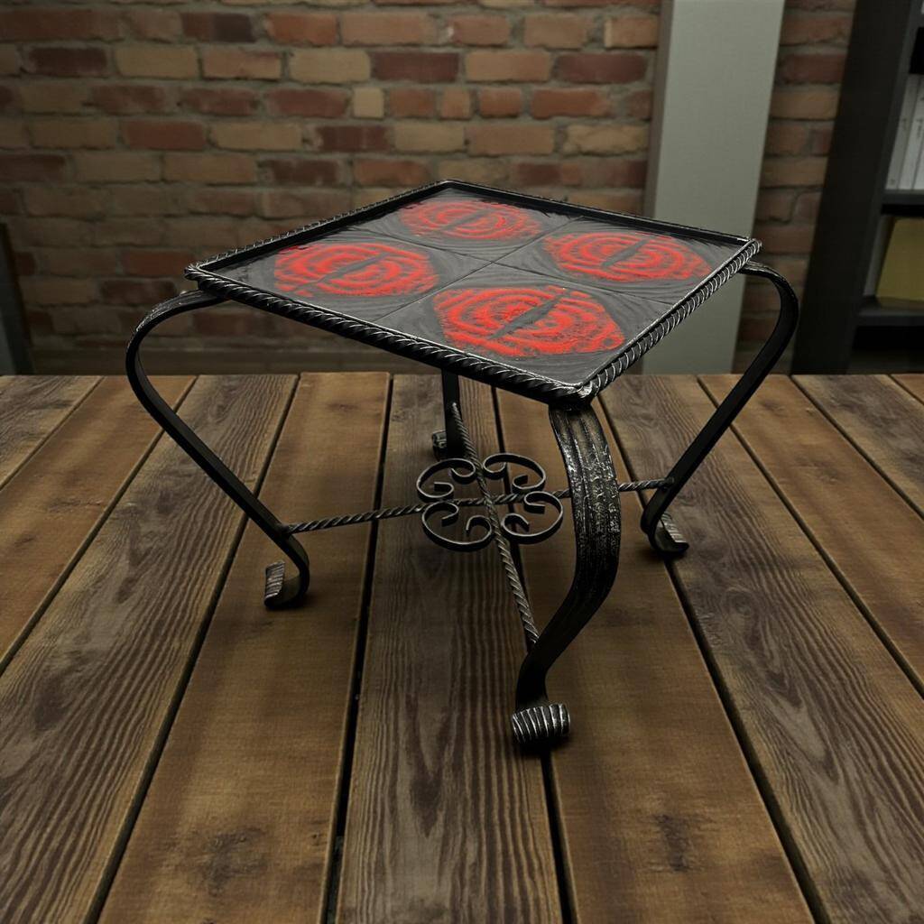 Side table/plant table/vintage tiled table in cast iron