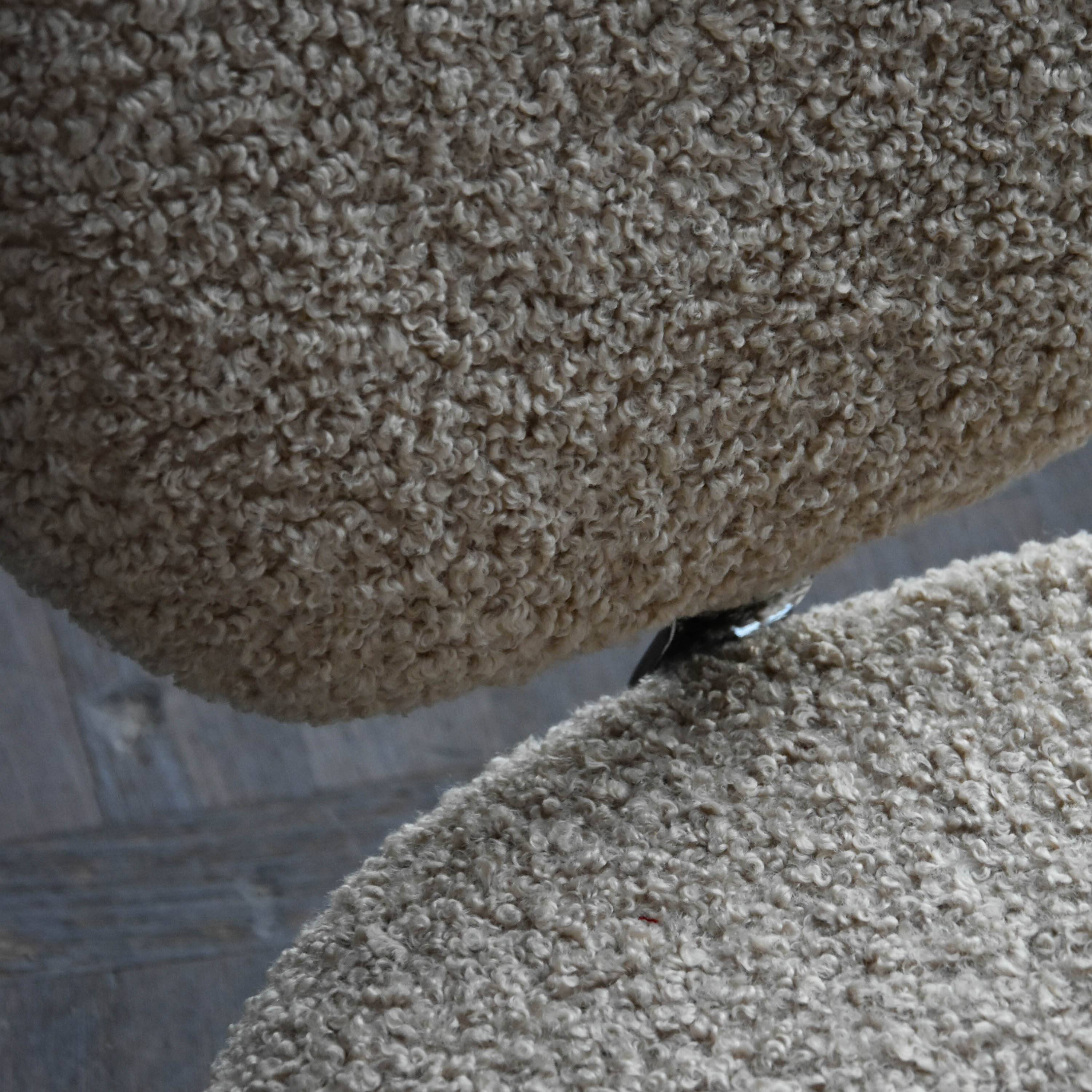 Artifort Vega Chair